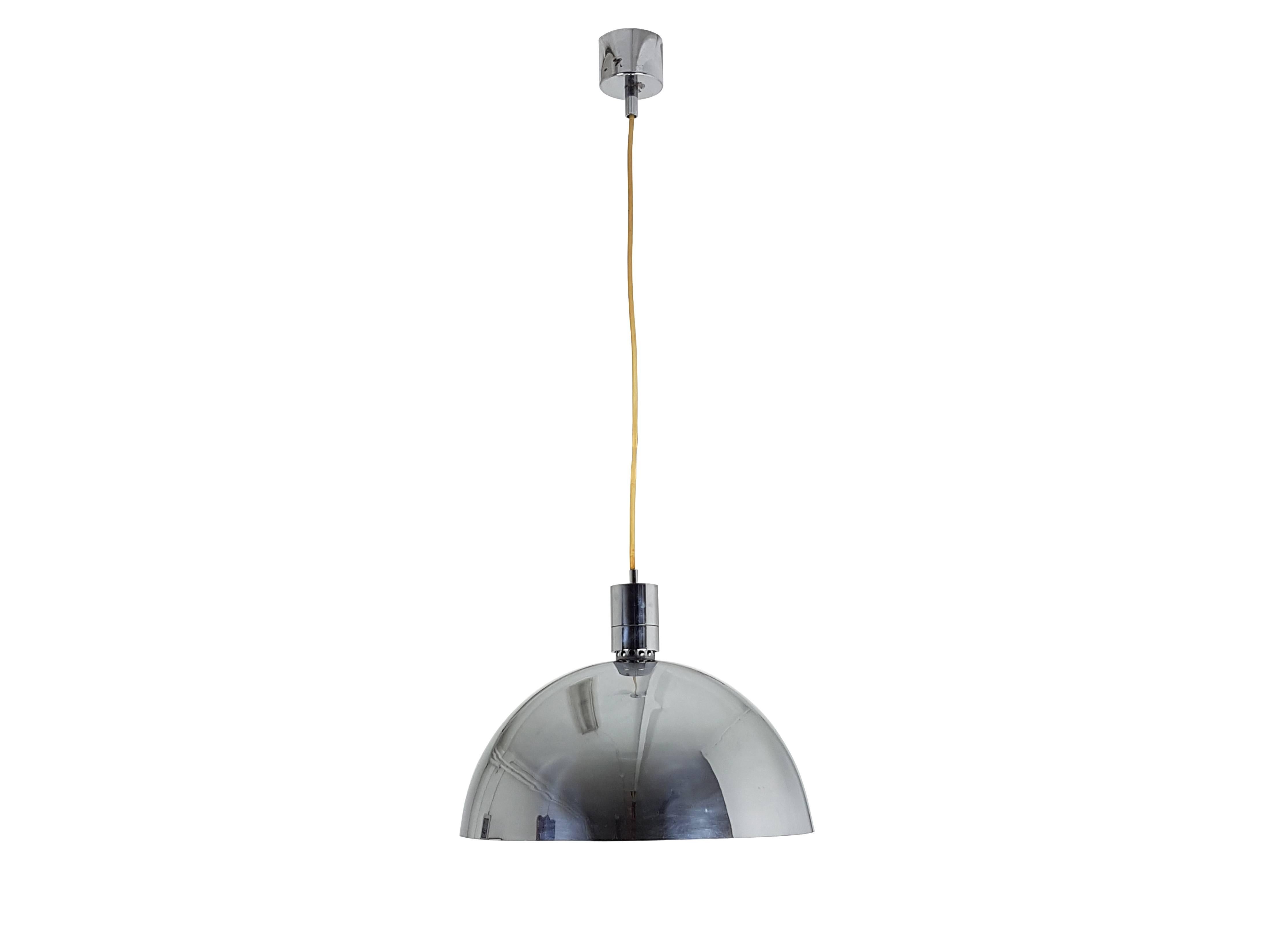 This pendant light model AM4Z was designed in Italy by Franco Albini and Franca Helg for Sirrah in 1969. It belongs to the early original production. The pendant is made of chromed-plated and painted metal and it remains in overall good vintage
