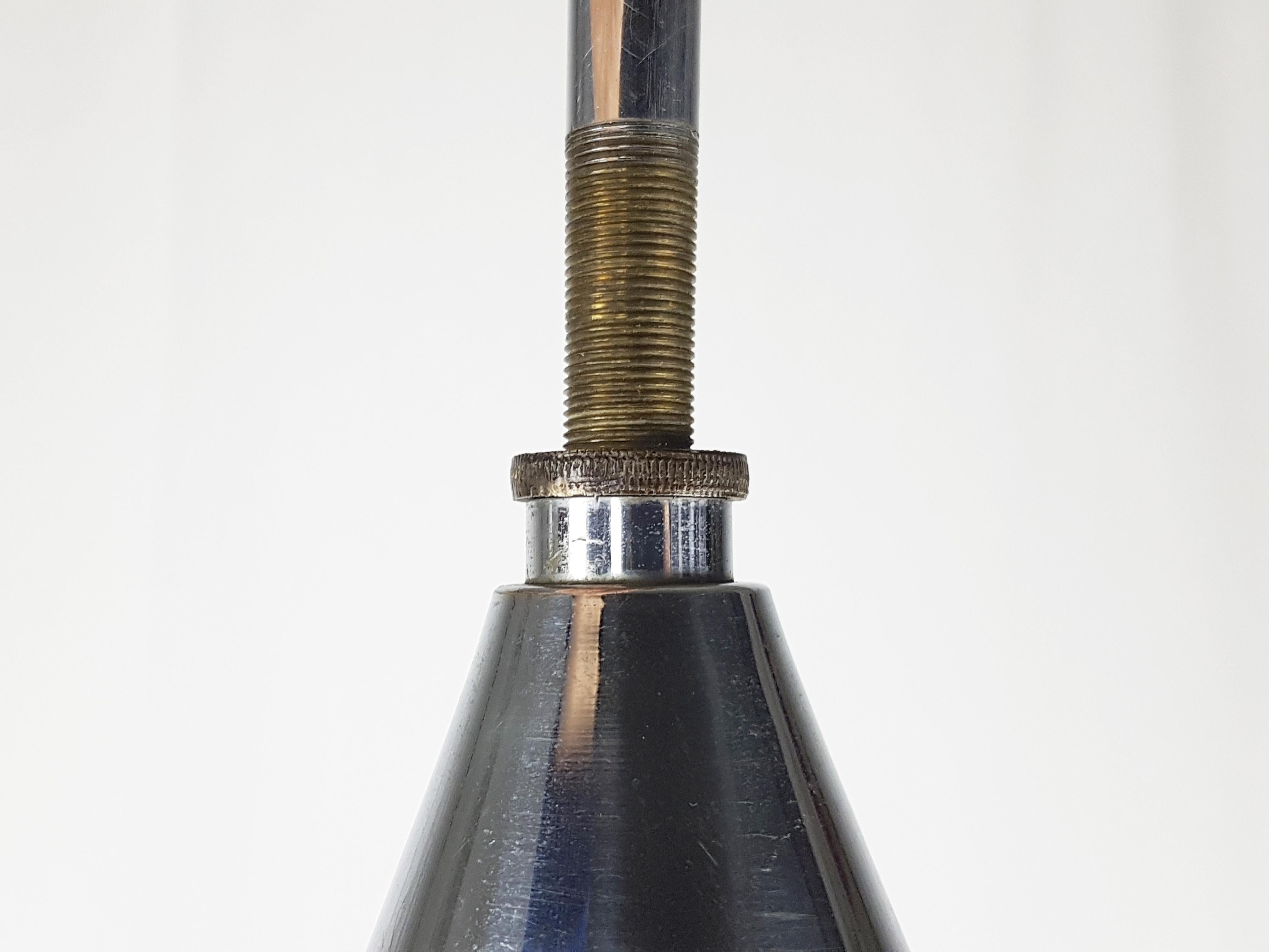 Métal Lampe suspendue des années 1930 en chrome et verre opalin par Otto Müller pour Megaphos en vente