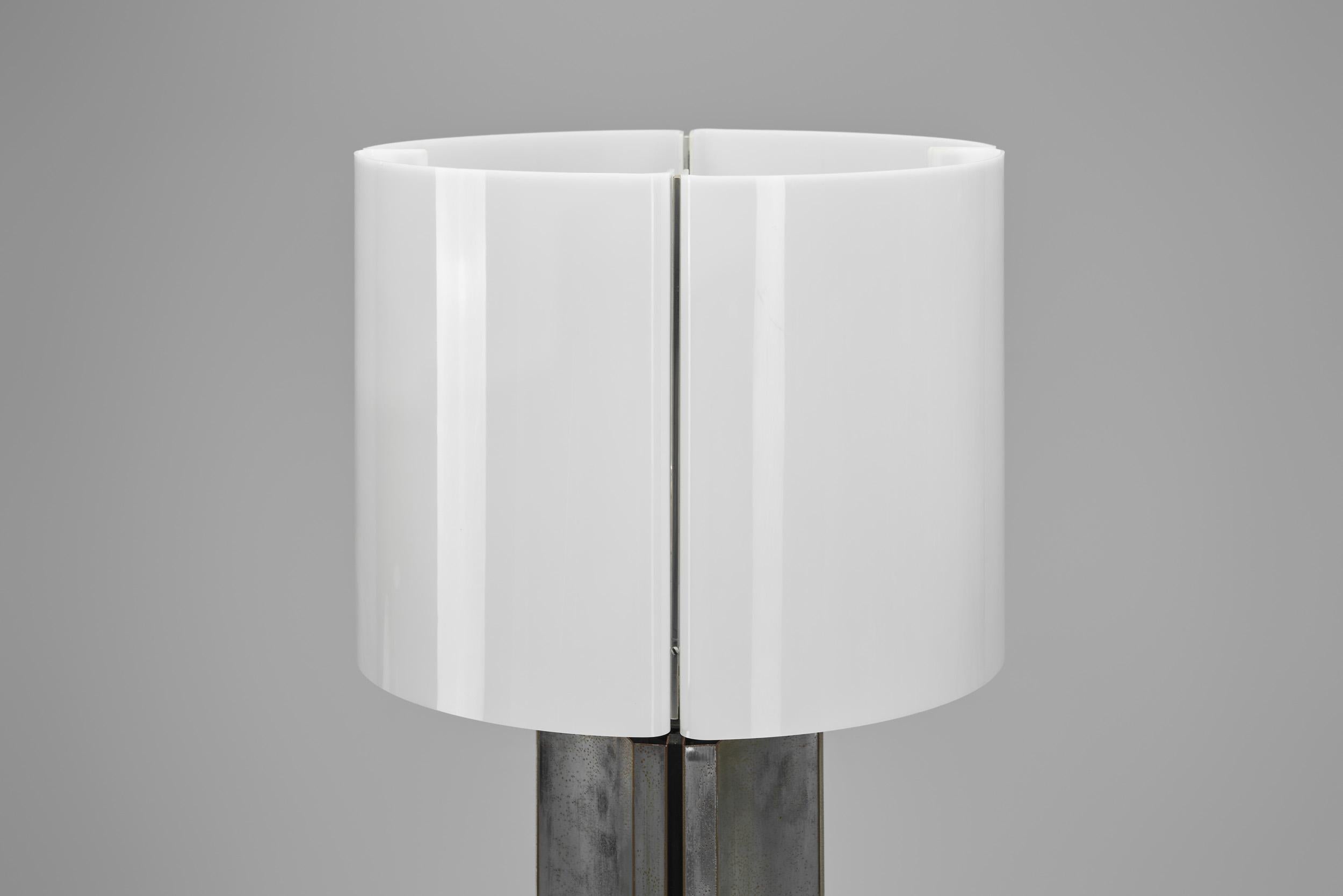 Verchromte geometrische Tischlampe, Europa Mitte des 20. Jahrhunderts im Angebot 4