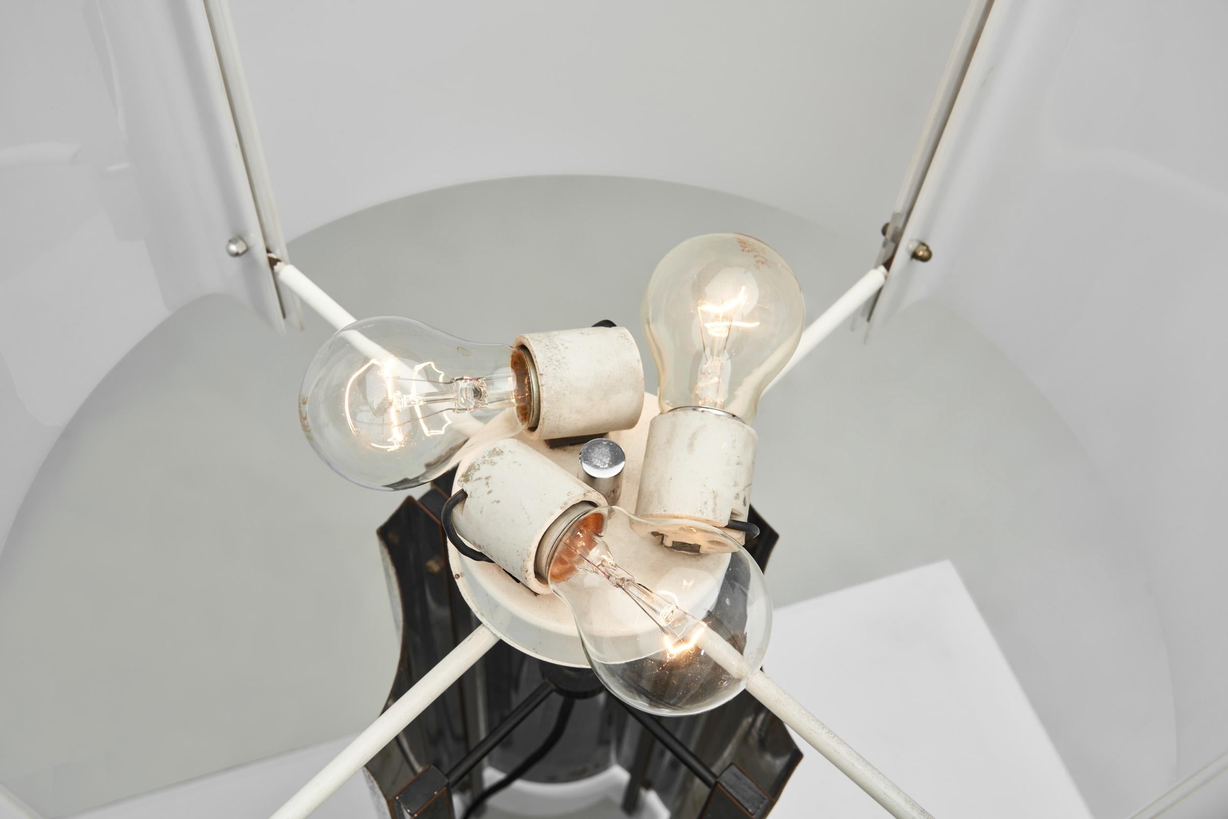 Verchromte geometrische Tischlampe, Europa Mitte des 20. Jahrhunderts im Angebot 5