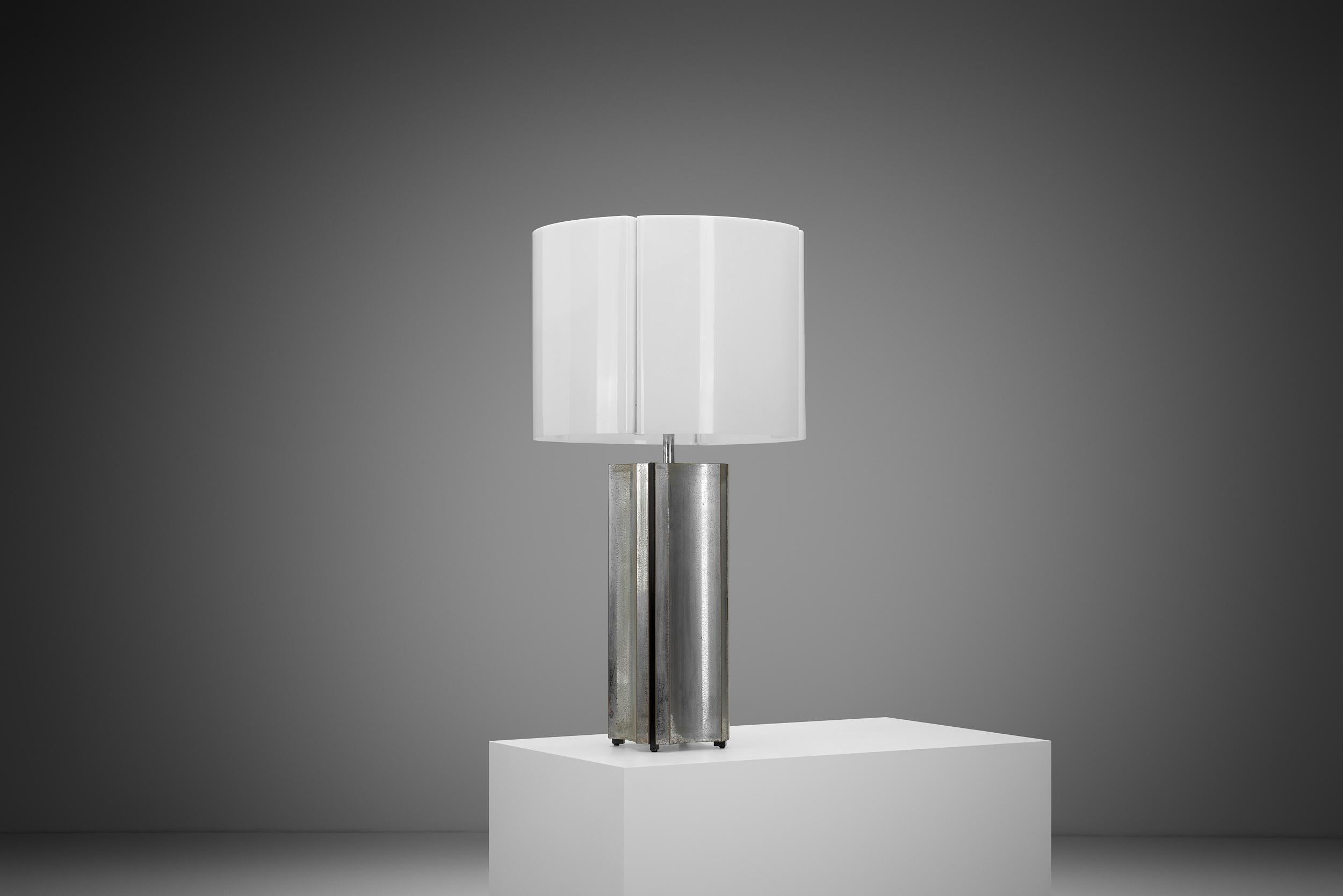 Verchromte geometrische Tischlampe, Europa Mitte des 20. Jahrhunderts (Moderne der Mitte des Jahrhunderts) im Angebot