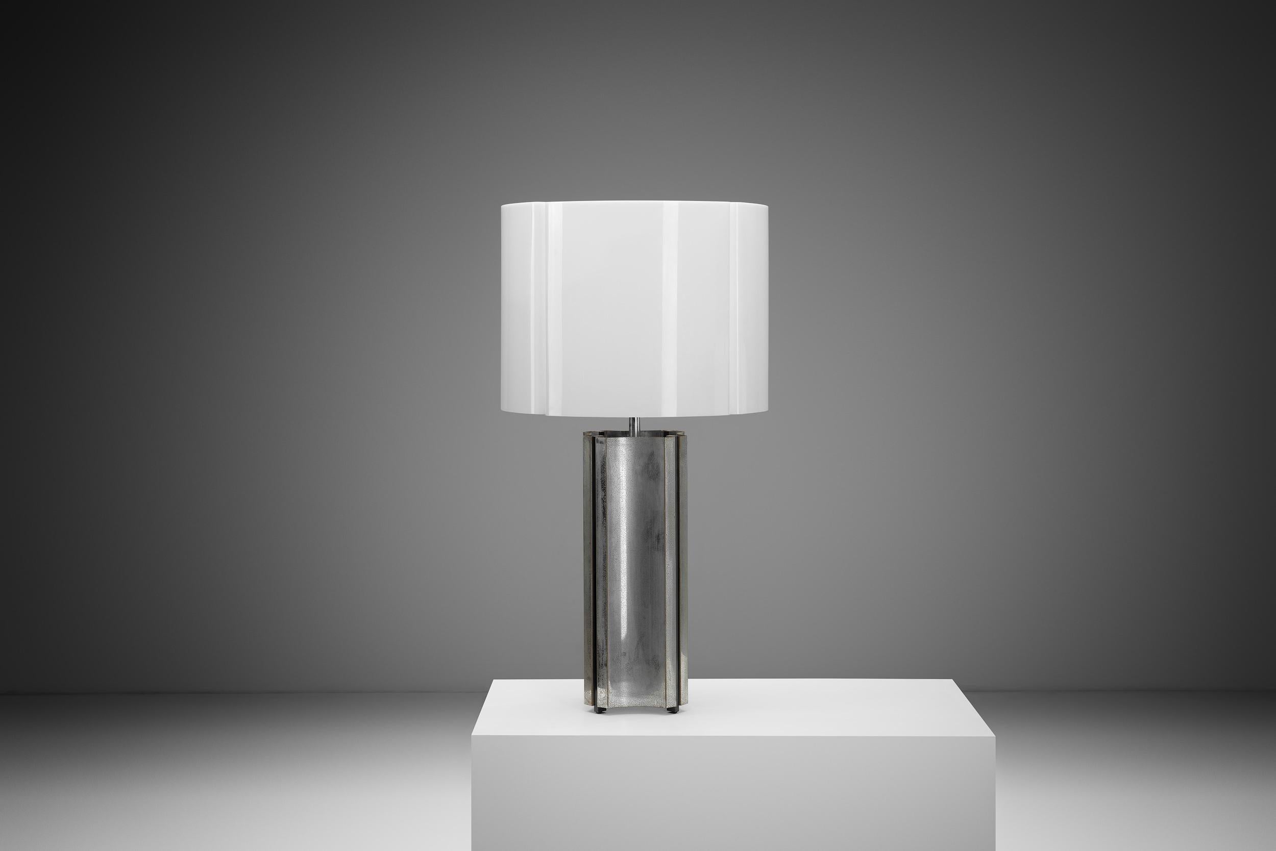 Verchromte geometrische Tischlampe, Europa Mitte des 20. Jahrhunderts im Zustand „Gut“ im Angebot in Utrecht, NL