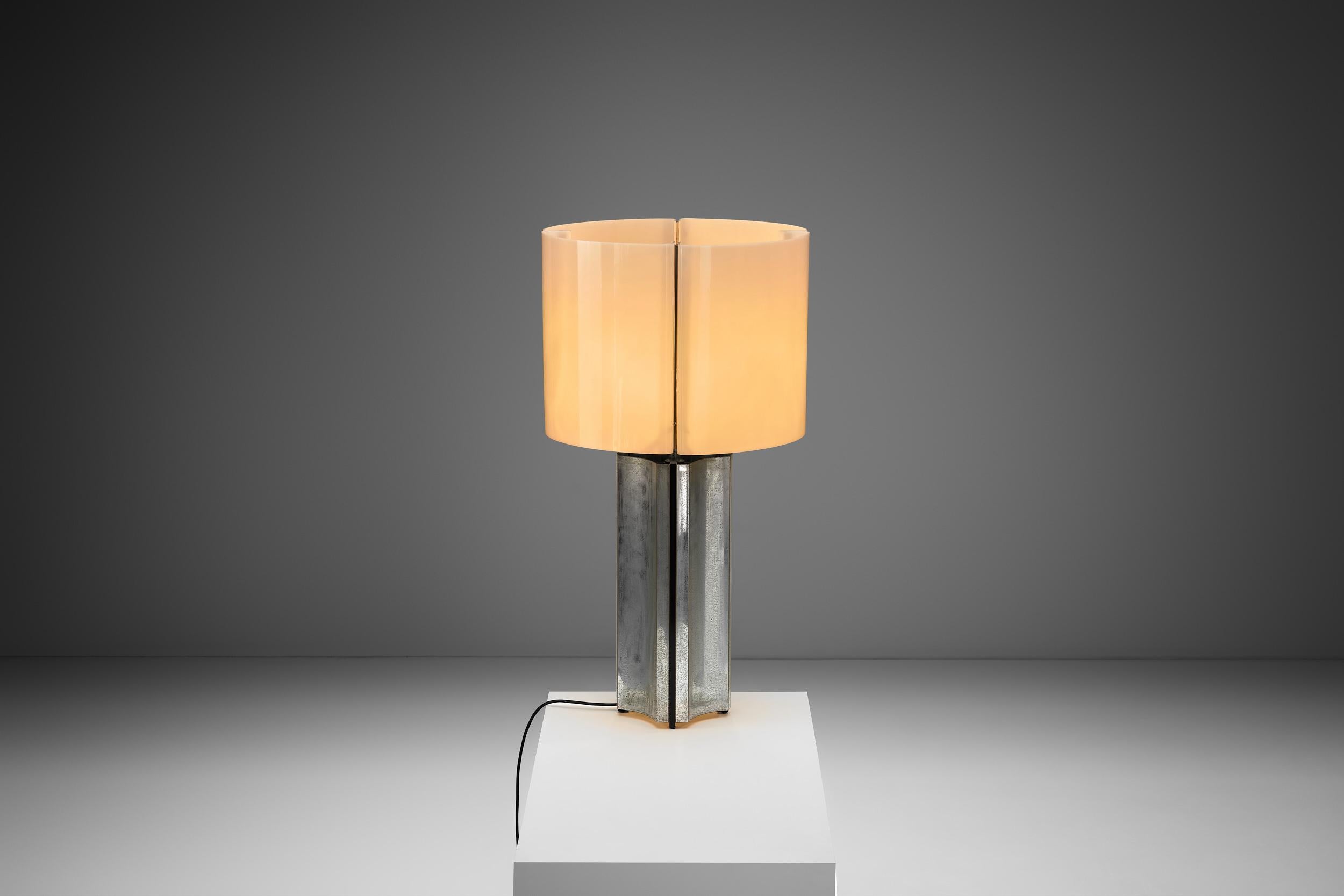 Verchromte geometrische Tischlampe, Europa Mitte des 20. Jahrhunderts (Chrom) im Angebot