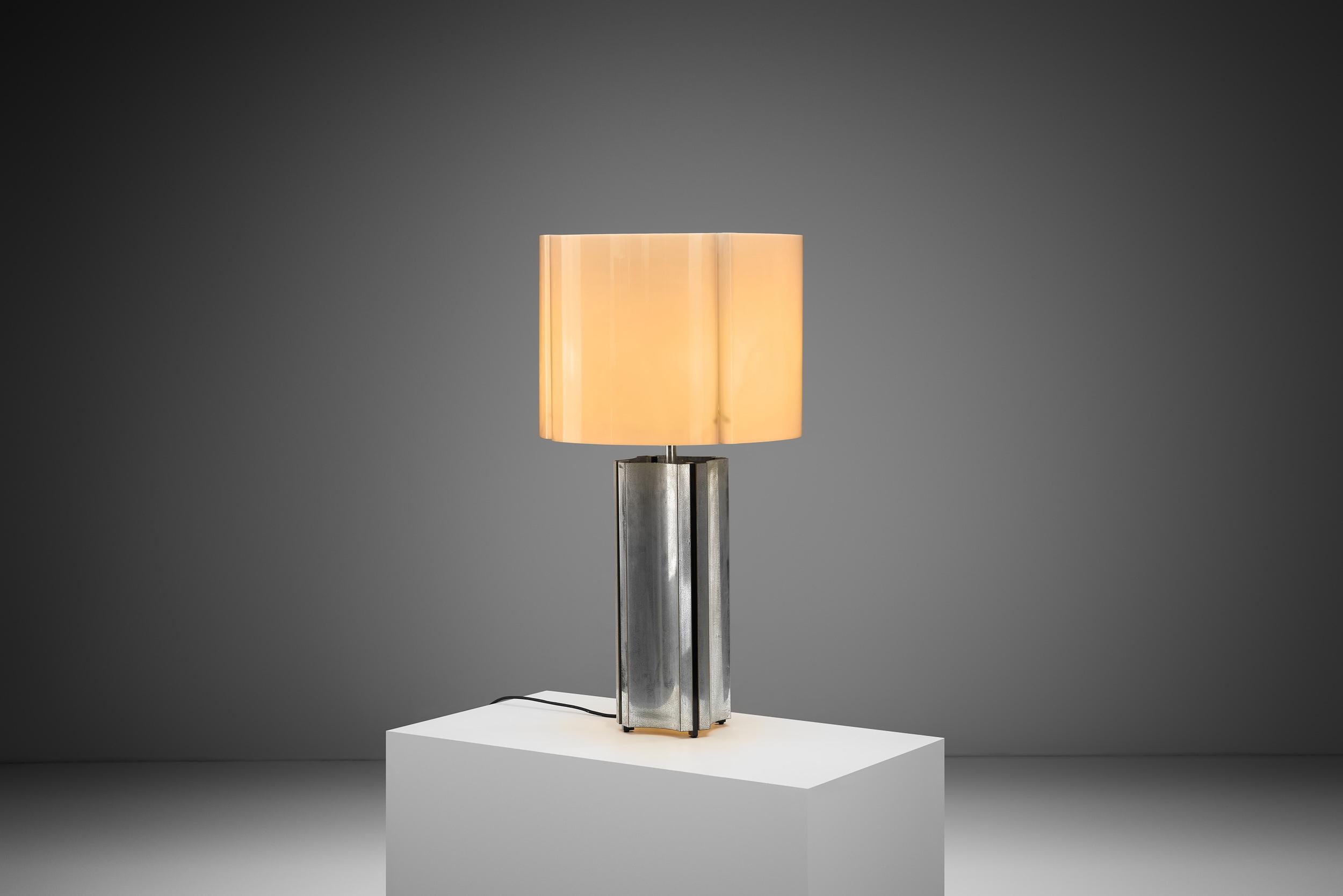 Verchromte geometrische Tischlampe, Europa Mitte des 20. Jahrhunderts im Angebot 2