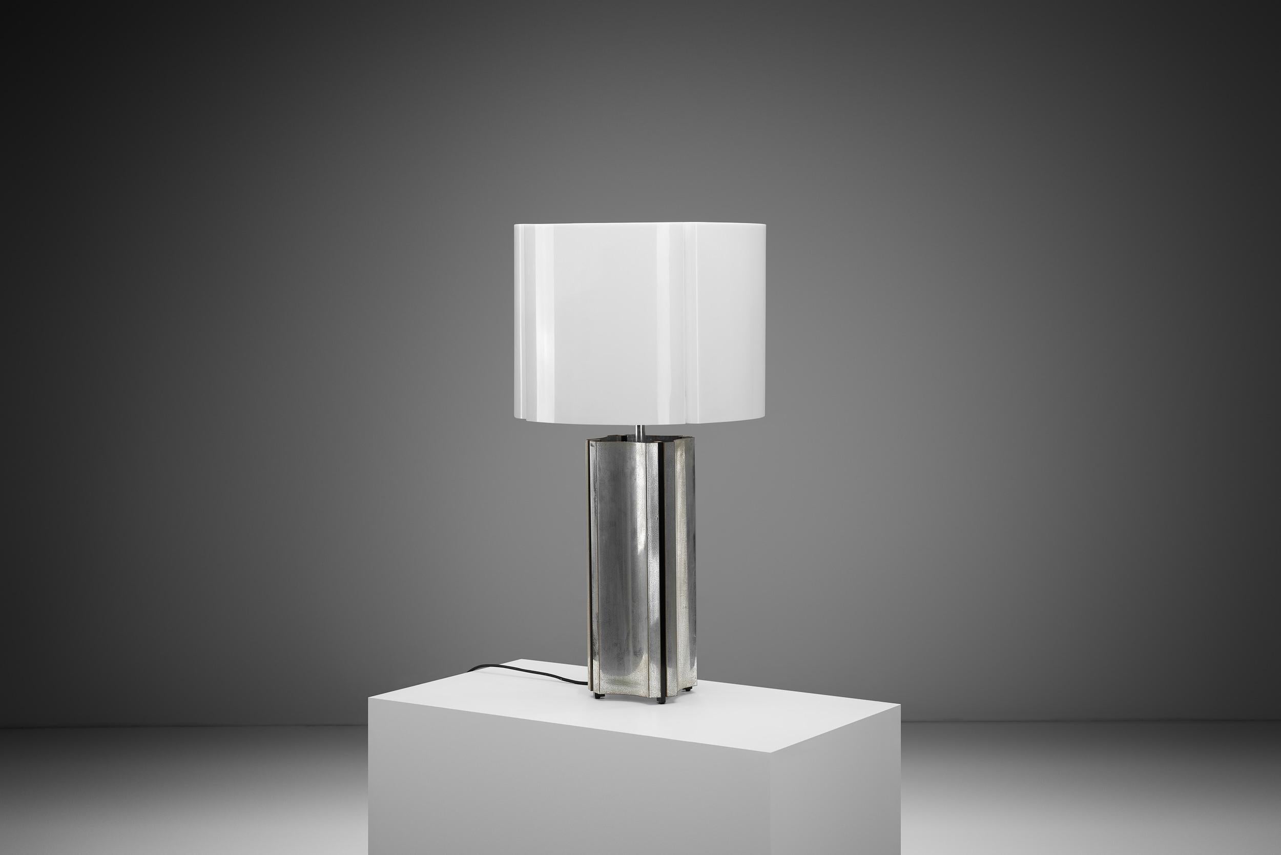 Verchromte geometrische Tischlampe, Europa Mitte des 20. Jahrhunderts im Angebot 3