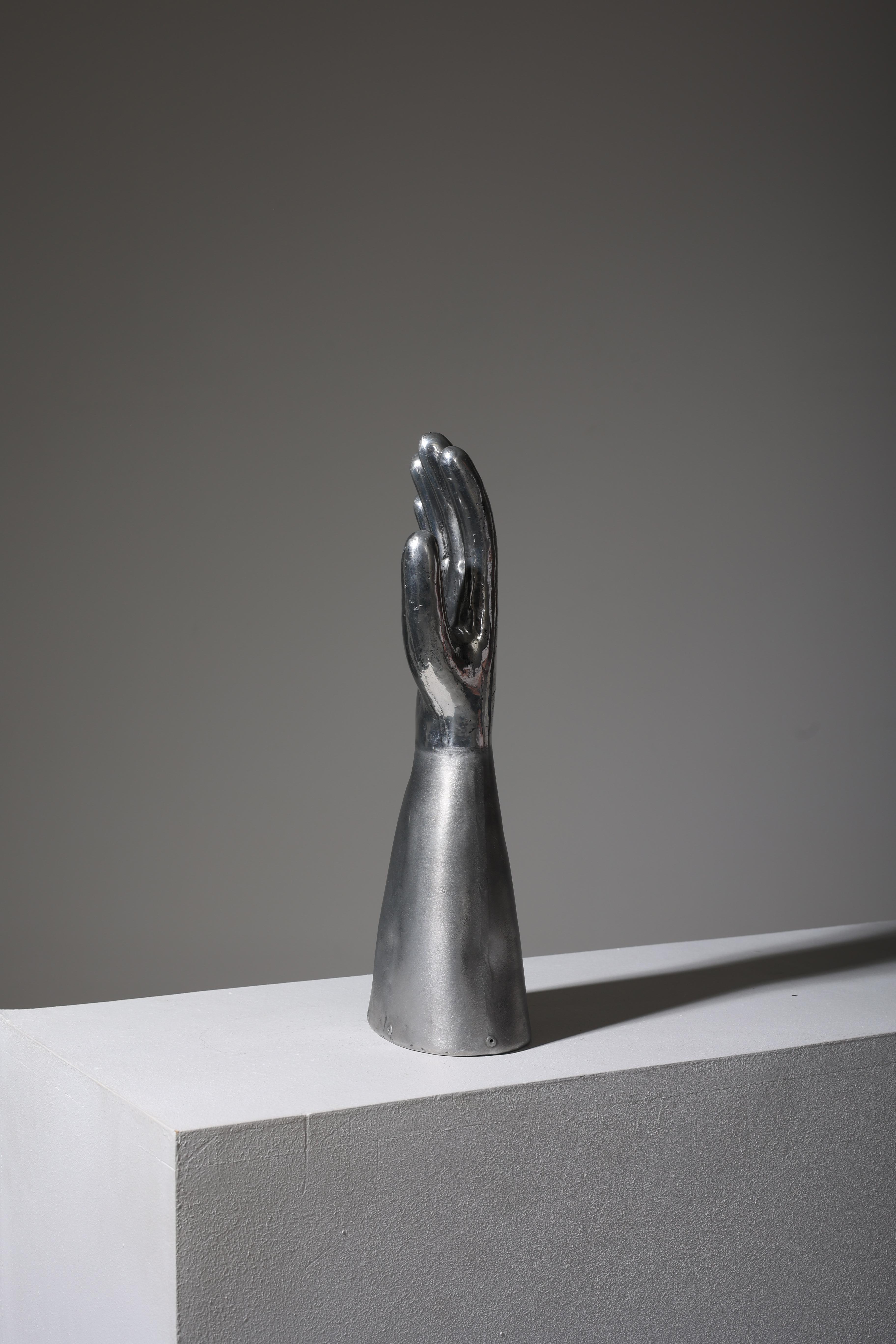 Chrome-Plated Hand Sculpture In Good Condition In PARIS, FR