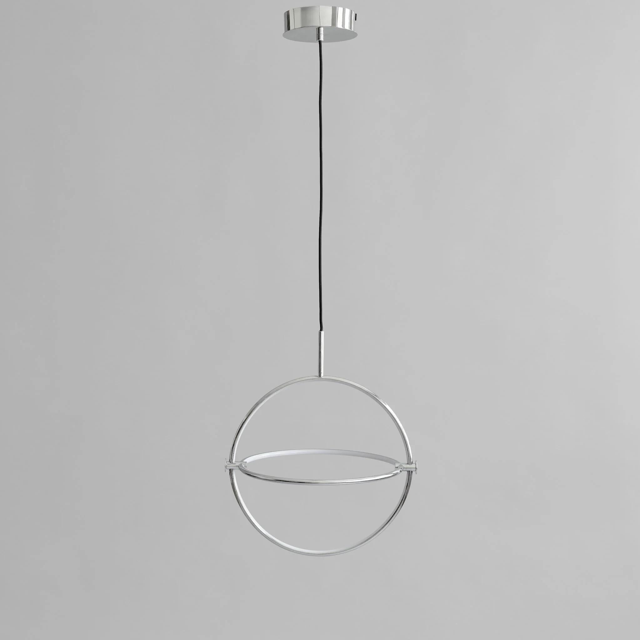 Suspension en métal chromé et acrylique, œuvre d'art contemporain.

Cette lampe suspendue présente deux cercles en aluminium méticuleusement conçus, chacun équipé d'une lumière LED chaude qui éclaire l'intérieur de la forme circulaire.
Un joint