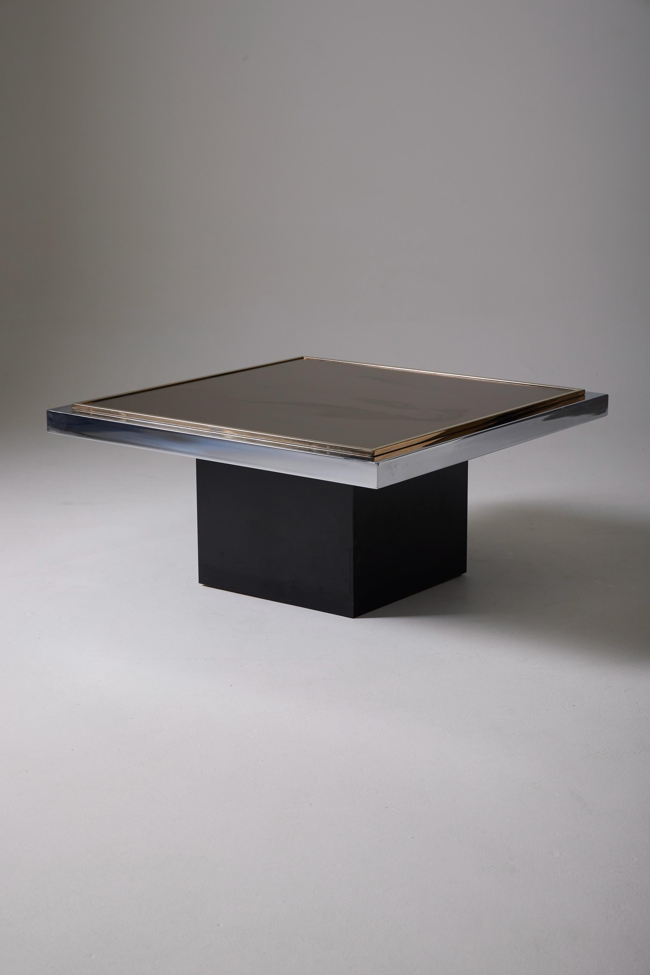  Square coffee table from the 1970s, the top consists of a mirrored glass plate framed in brass and chrome metal, with a black-colored wooden base. Very good condition.
LP3009