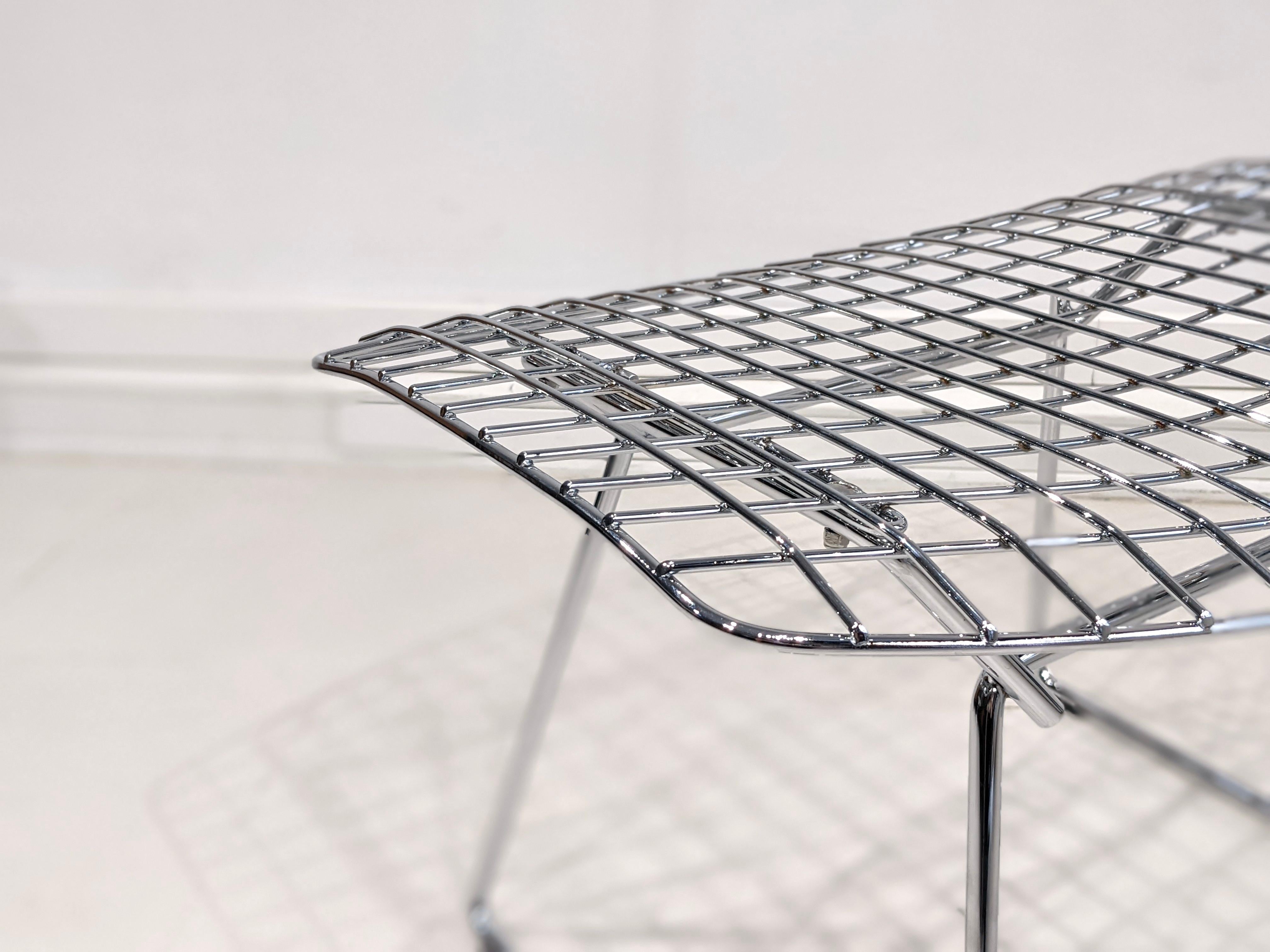 Milieu du XXe siècle Pouf en métal chromé de Harry Bertoia