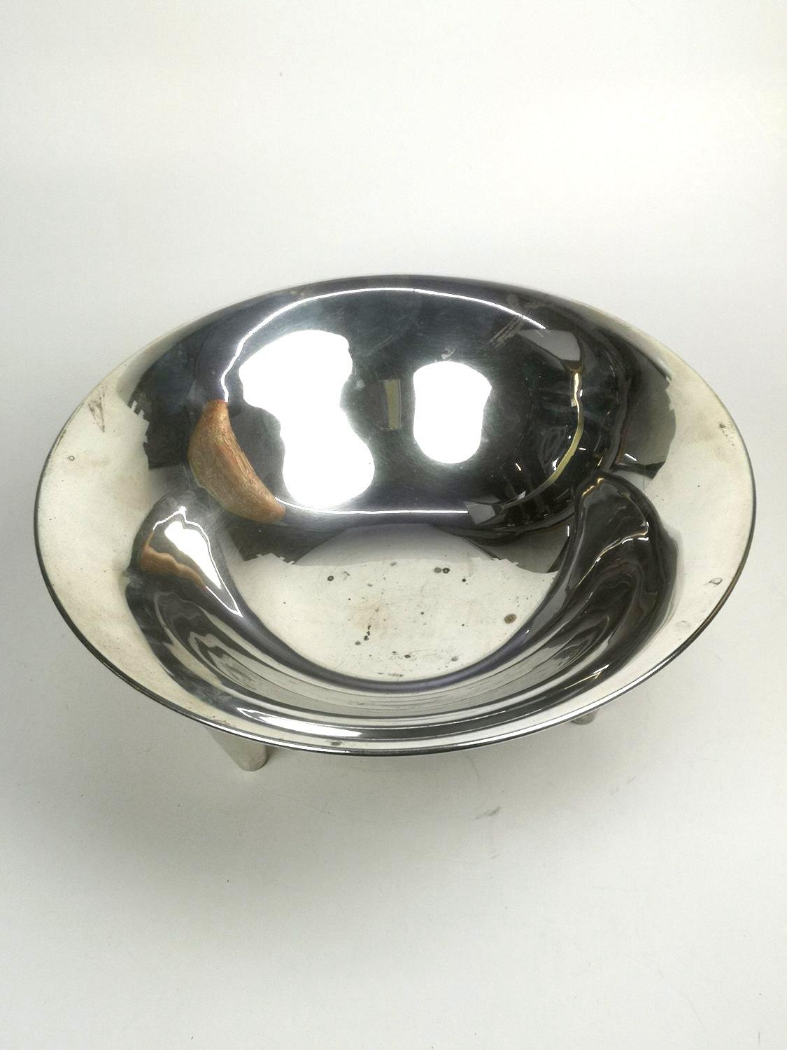 The chrome plating is in beautiful condition on this exquisitely beautiful fruit bowl. The slender legs of the bowl represent the style of its period.