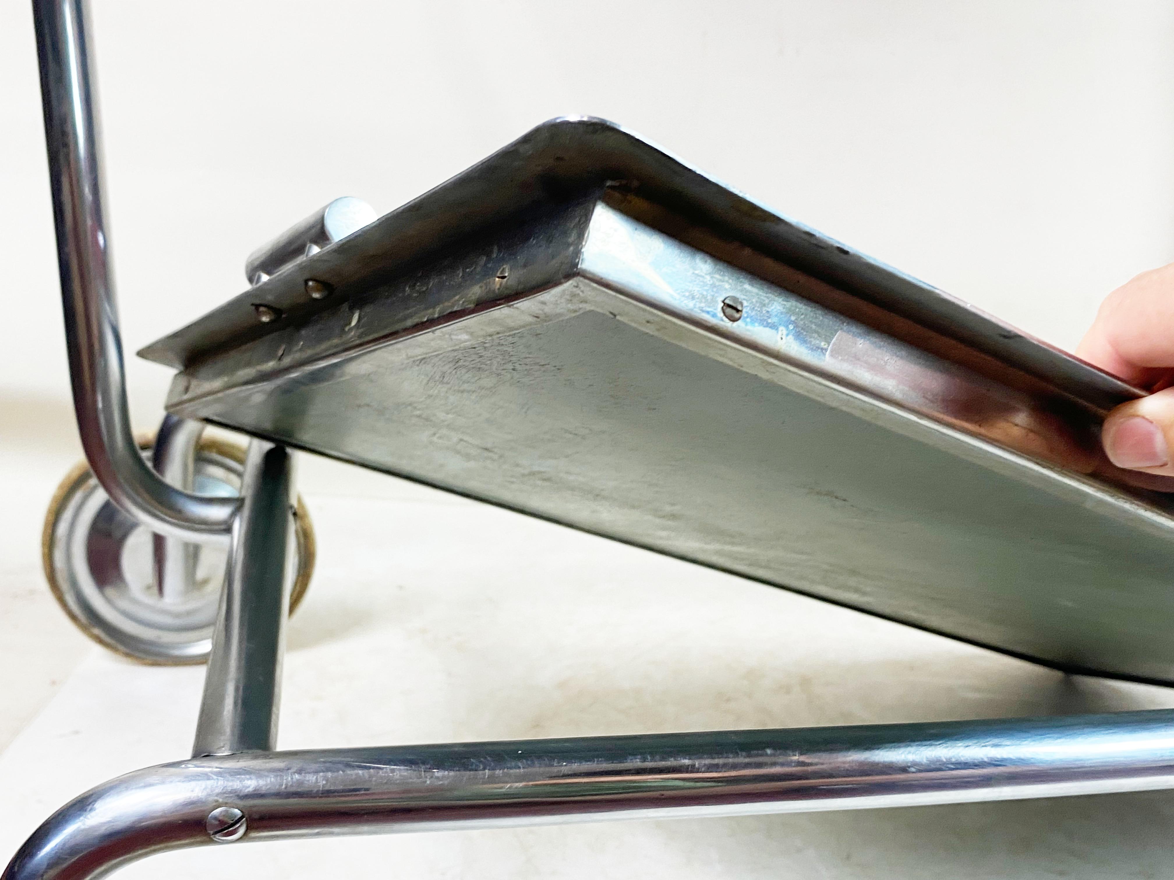 Mesa de servicio cromada, funcionalismo, BAUHAUS, 1930ca en venta 4