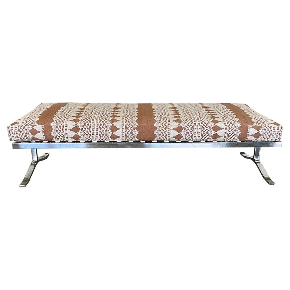 Banco "Alfa" de acero inoxidable cromado de Nicos Zographos