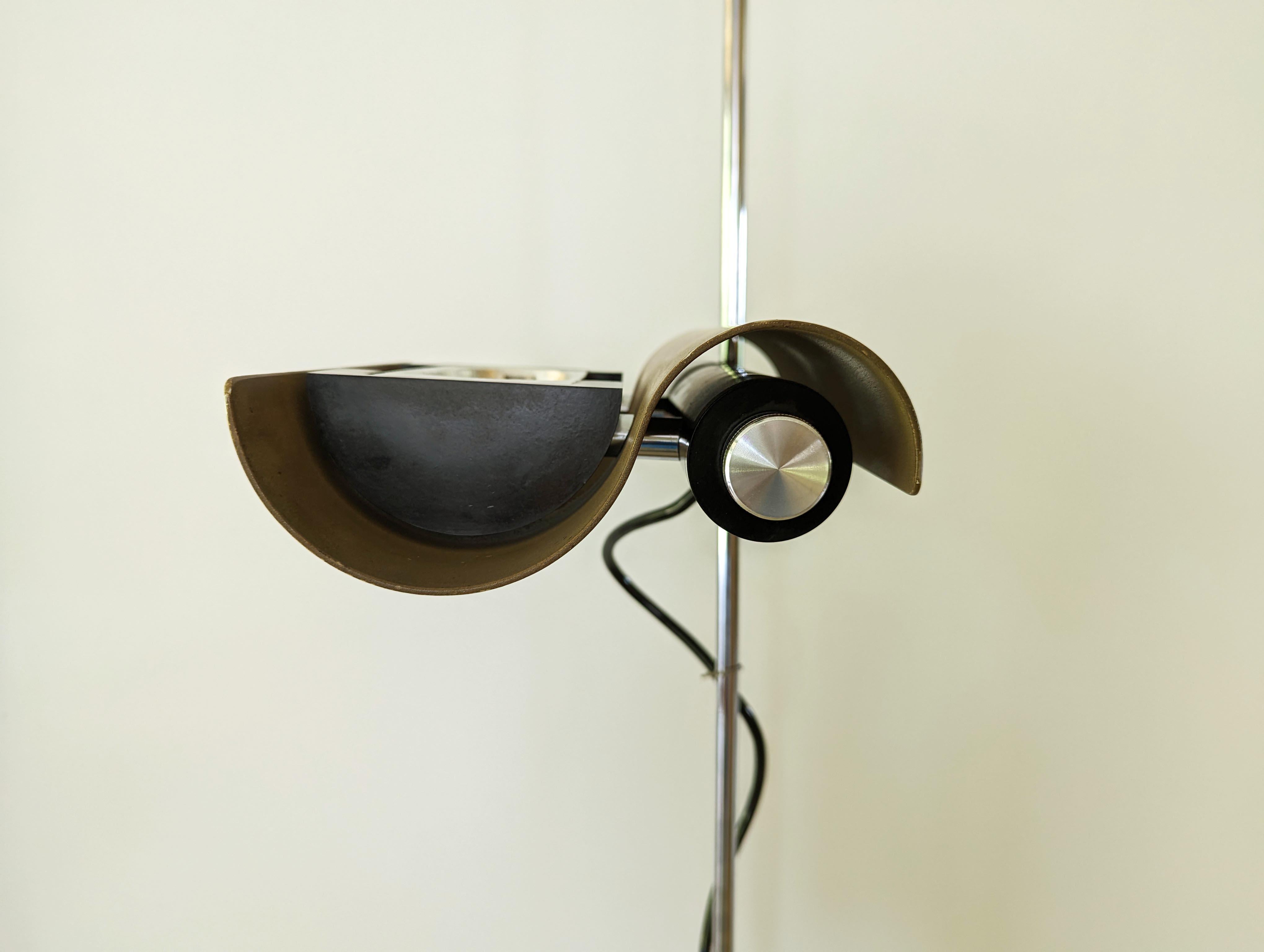 Lampada da terra 333 DIM in metallo cromato e tabacco di Magistretti per Oluce, 1975 in vendita 2
