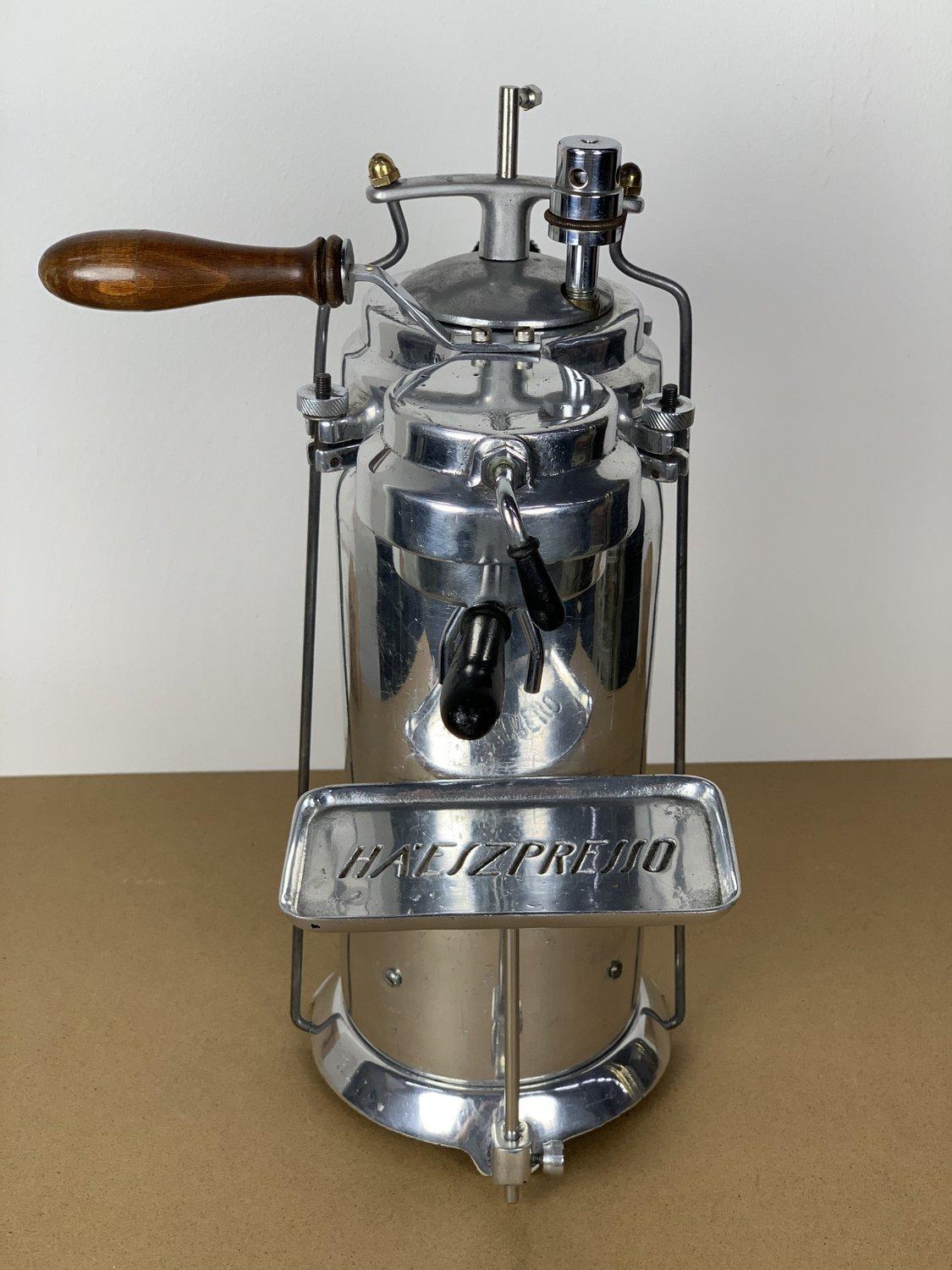 This collector's piece is an excellent addition to an unconvetional kitchen or bar. The coffe maker is in beatiful condition and however functionally working, real life use is not recommended because of its age.
 