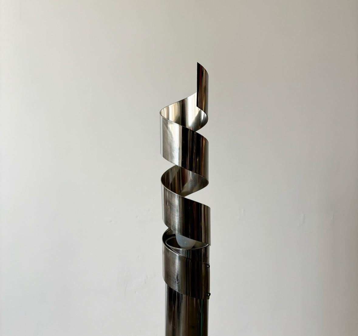 Chrome-Pole Floor Lamp floor lamp, Italy 1970’s In Good Condition For Sale In Tel Aviv-Yafo, Tel Aviv District