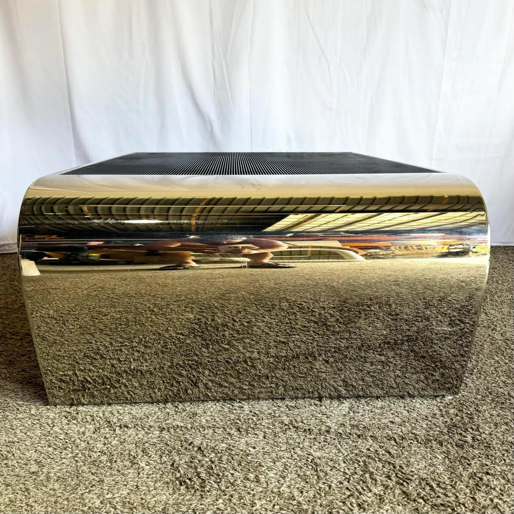 Table basse cascade en chrome/acier poli Bon état - En vente à Delray Beach, FL