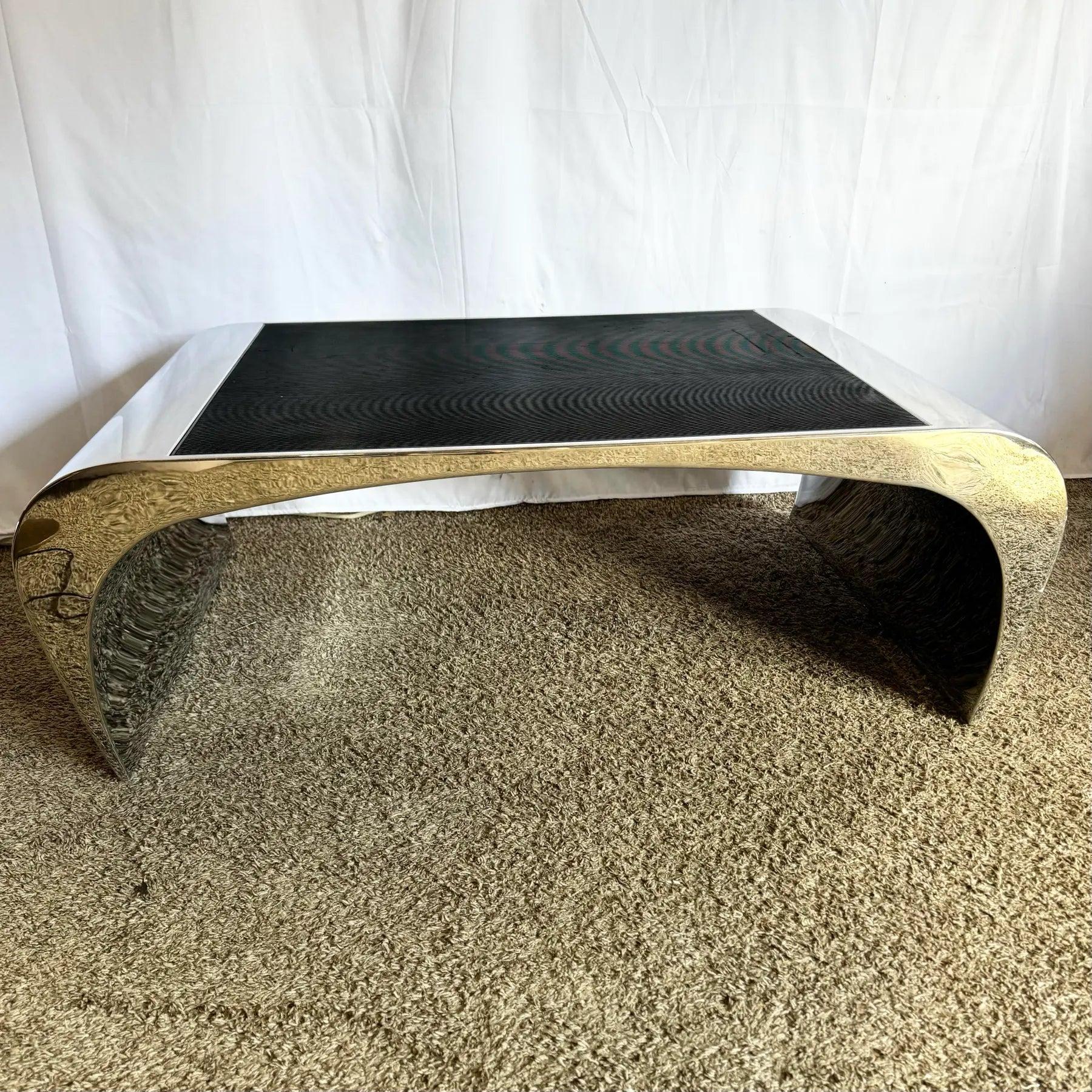 Table basse cascade en chrome/acier poli en vente 1
