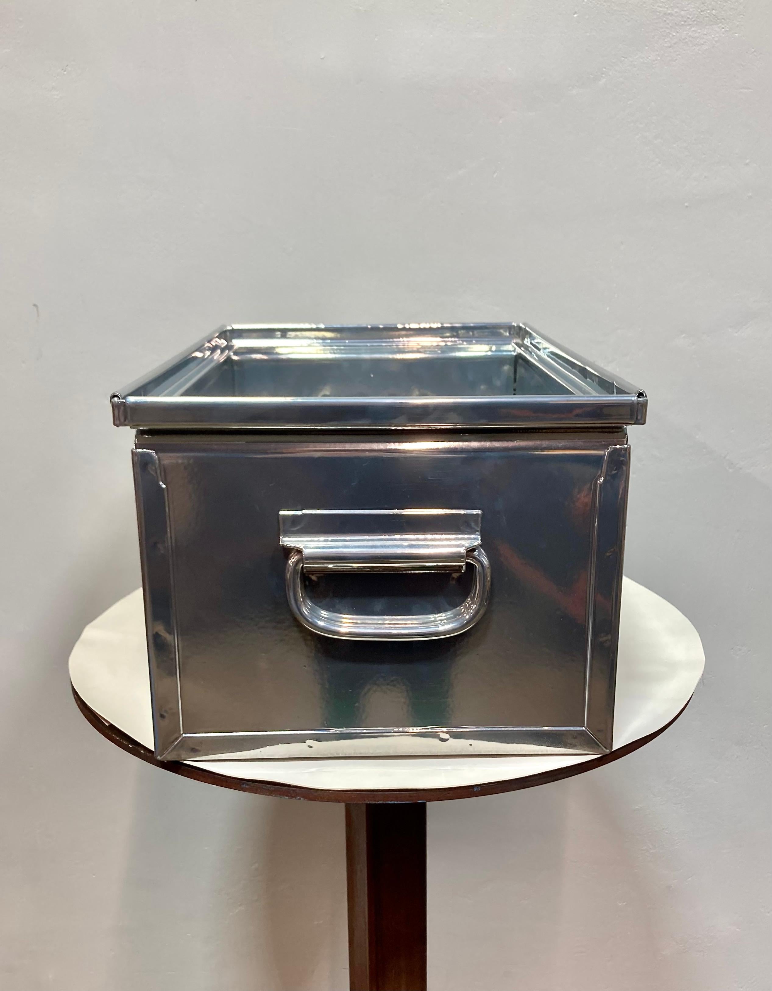 Industriale Chrome Powdercoated Steel Storage Bin in vendita