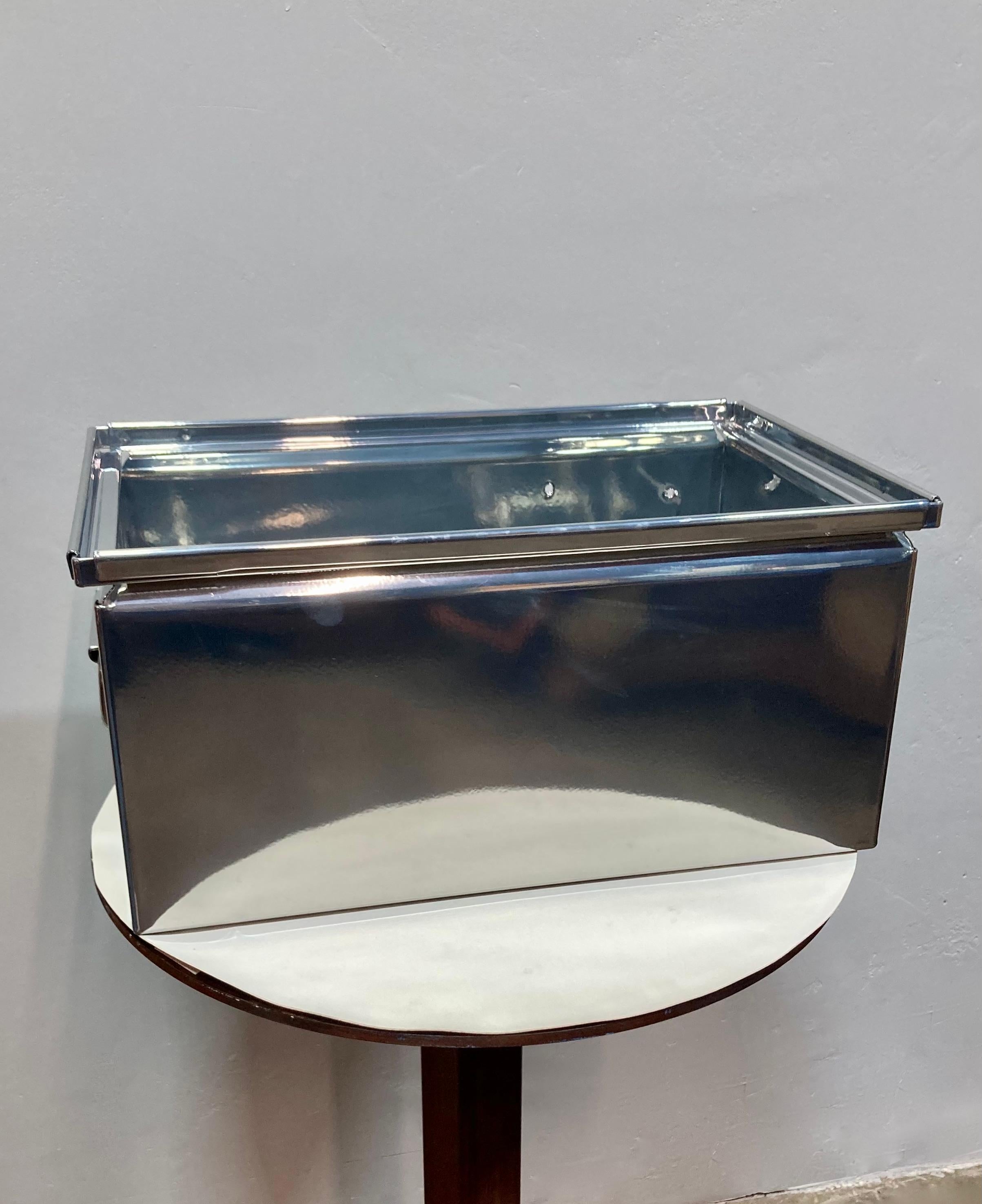 Americano Chrome Powdercoated Steel Storage Bin in vendita