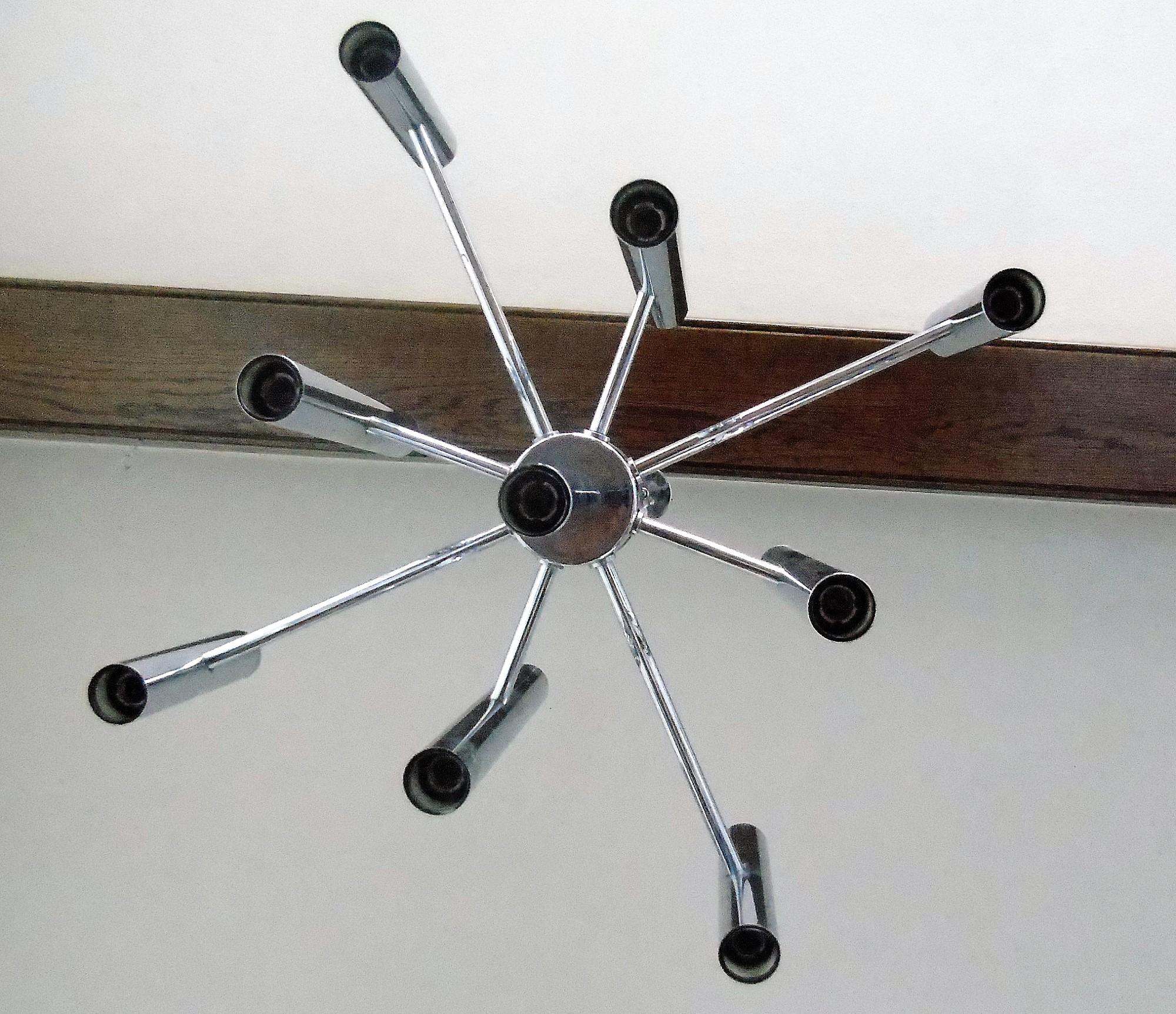 1970s chromed steel Sciolari chandelier with seven arms and 17 lightpoints.

This Space Age era chandelier is designed by Gaetano Sciolari and produced in Belgium by 'Boulanger'.

Good condition, no rust stains.

1970s - Italy

Tested and