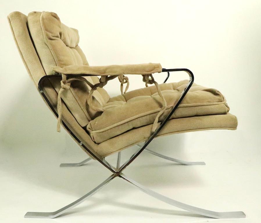 Chrome Scissor Base Lounge Chair In Good Condition In New York, NY