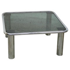 Table basse en verre fumé chromé Sesann Modèle de Frattini pour Cassina, années 70