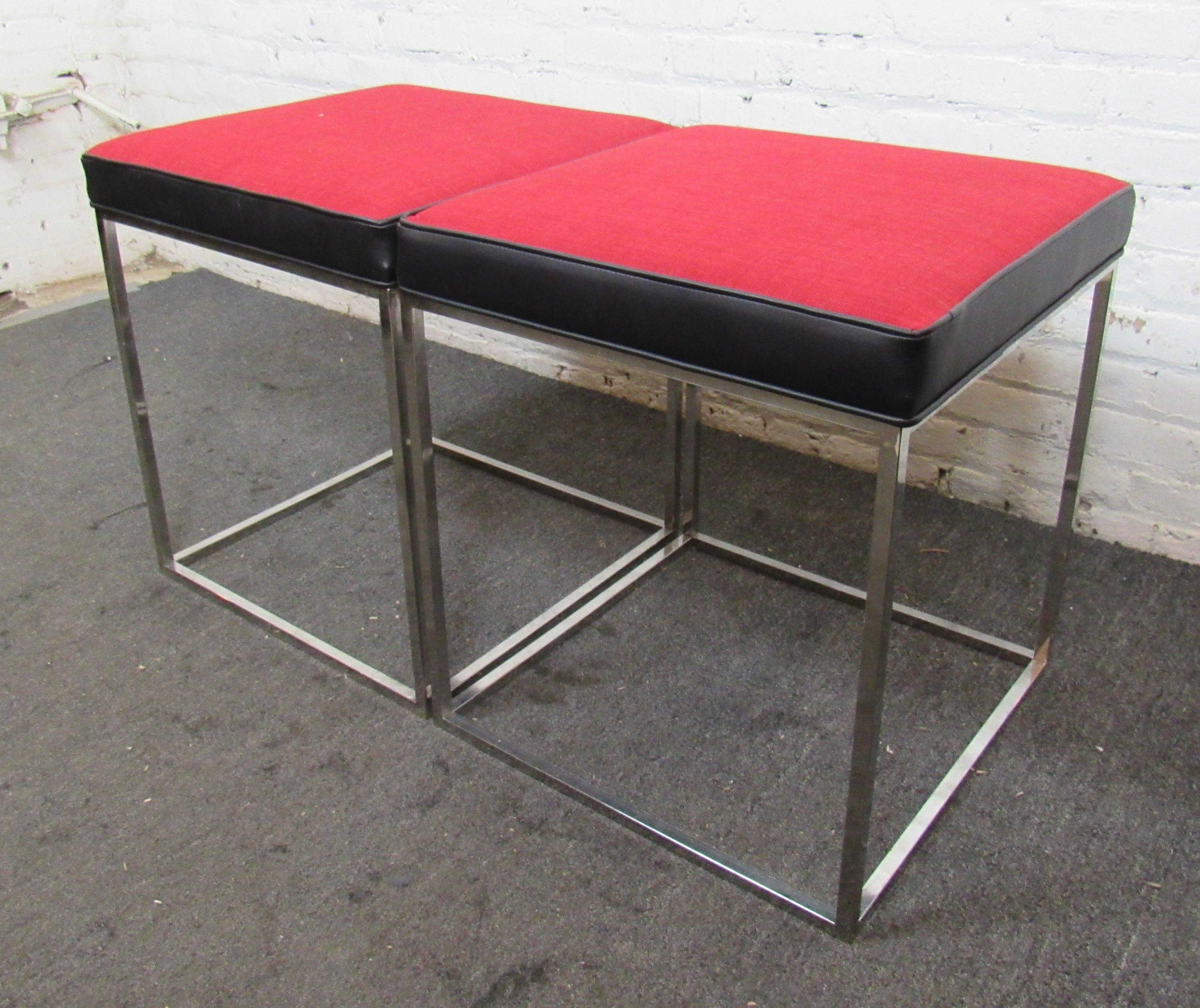 Pair of modern style footstools with black and red fabric and sleek chrome frames. Great as extra seating.
Please confirm location NY or NJ.