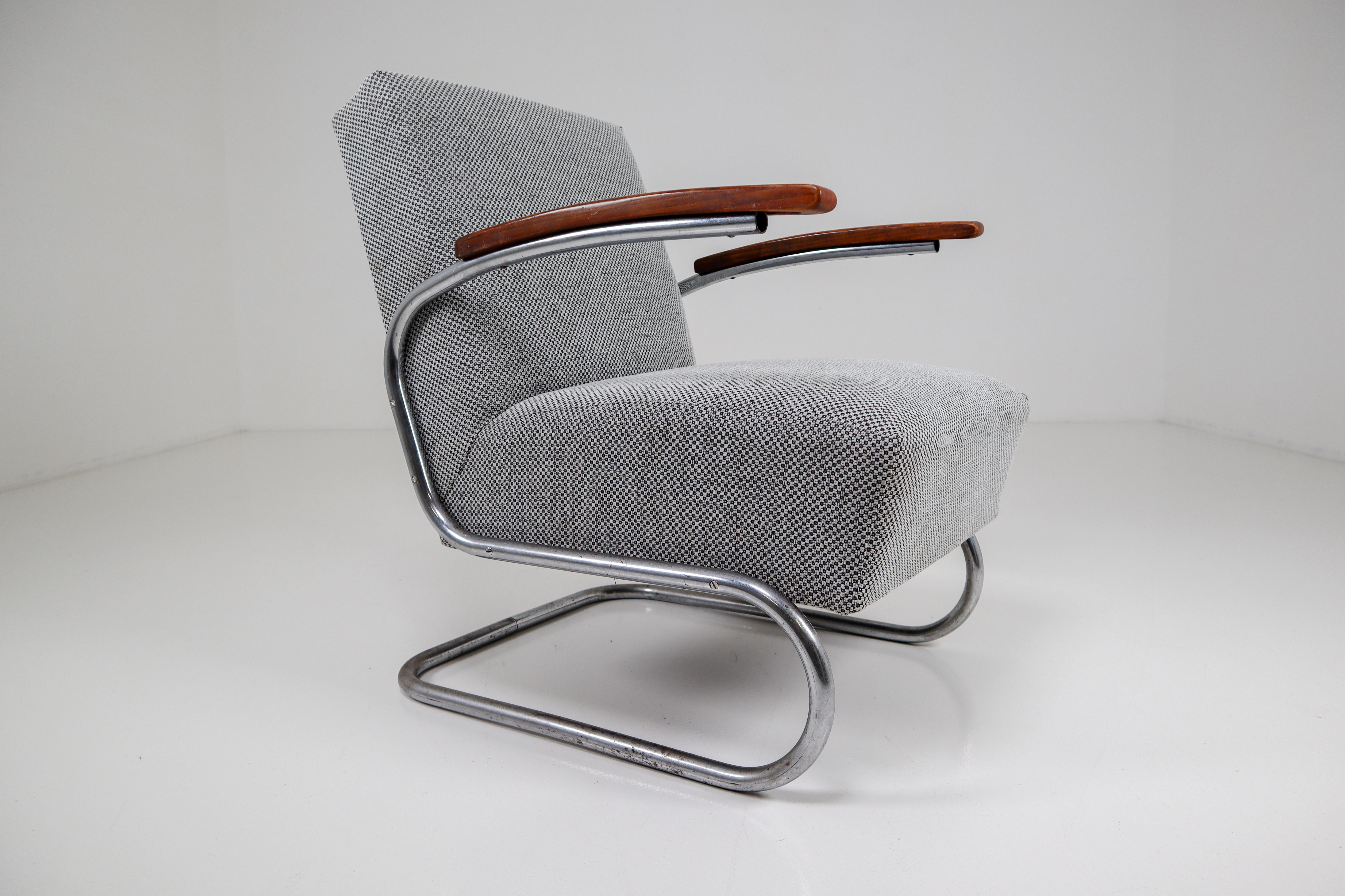 Chrome Steel Armchair by Thonet circa 1930s Midcentury Bauhaus Period (Deutsch)