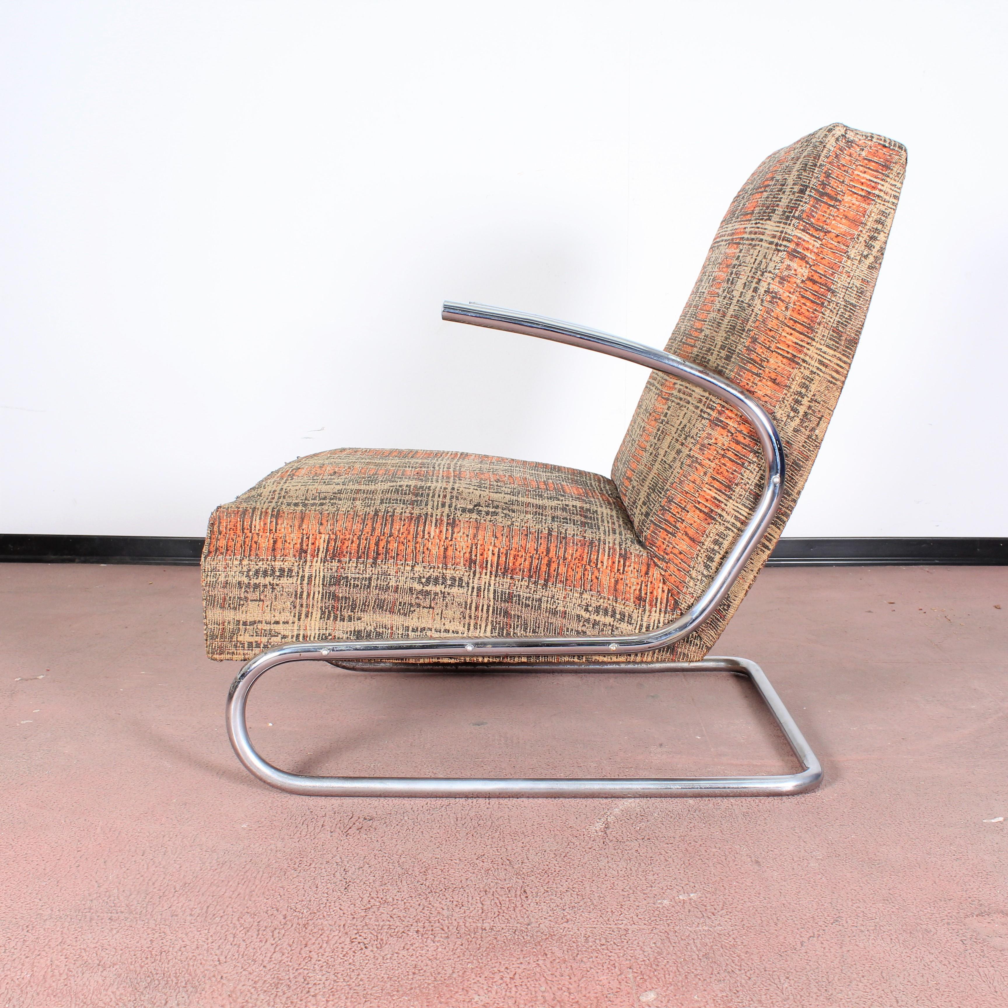 Rare and elegant rationalist tubular steel chair designed in 1930 attributed to Thonet, produced in the Bauhaus period in Germany.
Wear consistent with age and use.