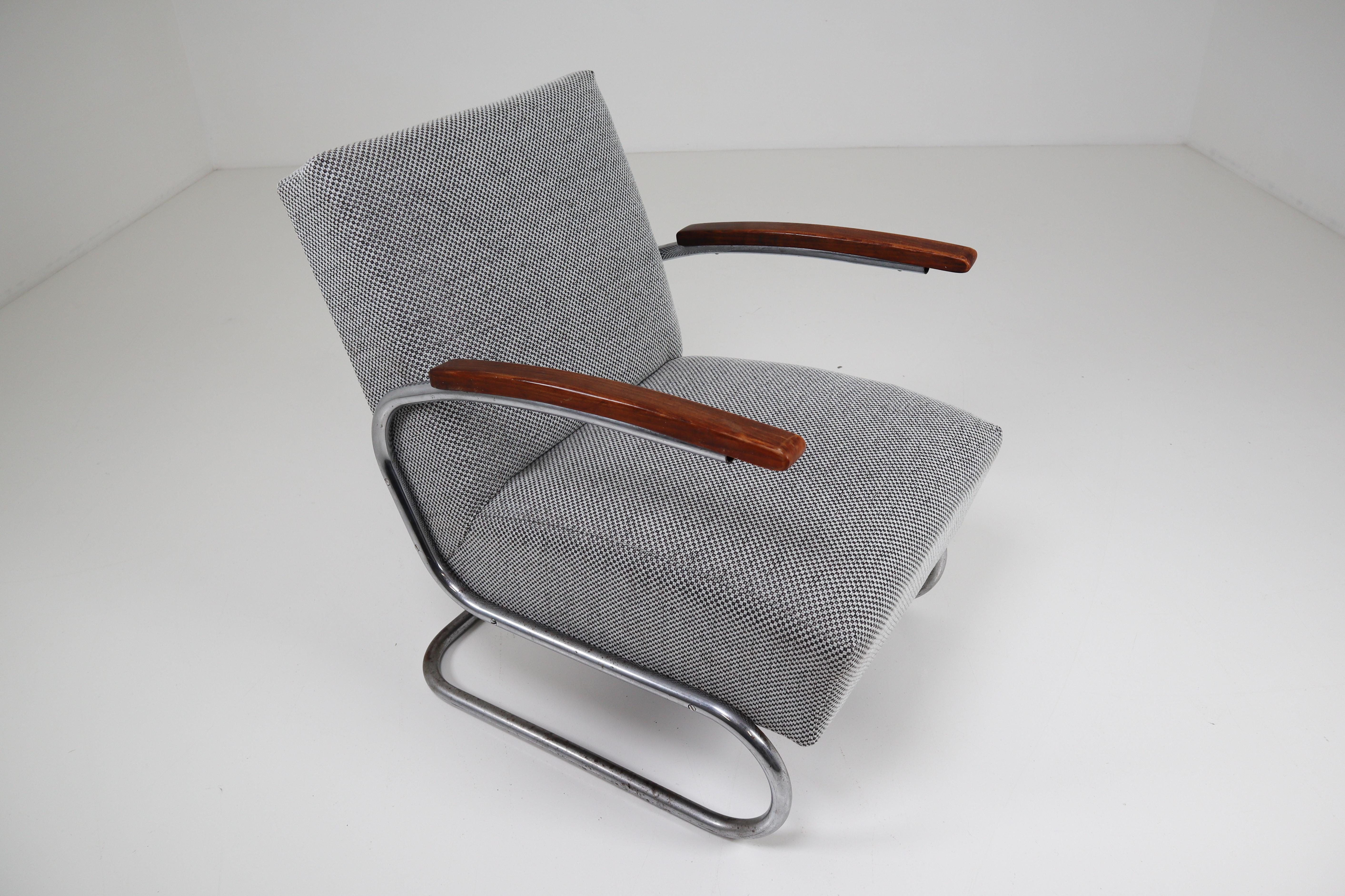 Chrome Steel Armchair by Thonet circa 1930s Midcentury Bauhaus Period (20. Jahrhundert)