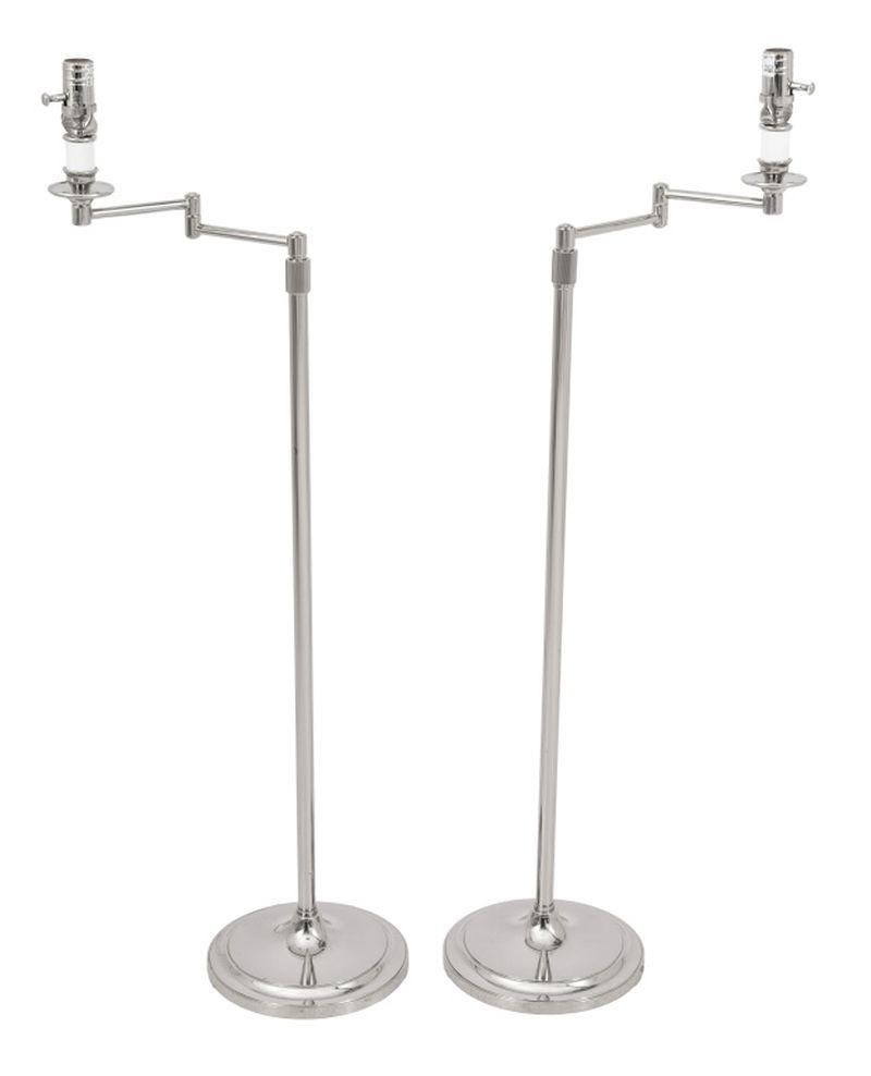 Moderno Lampade da terra a braccio oscillante cromate, coppia in vendita