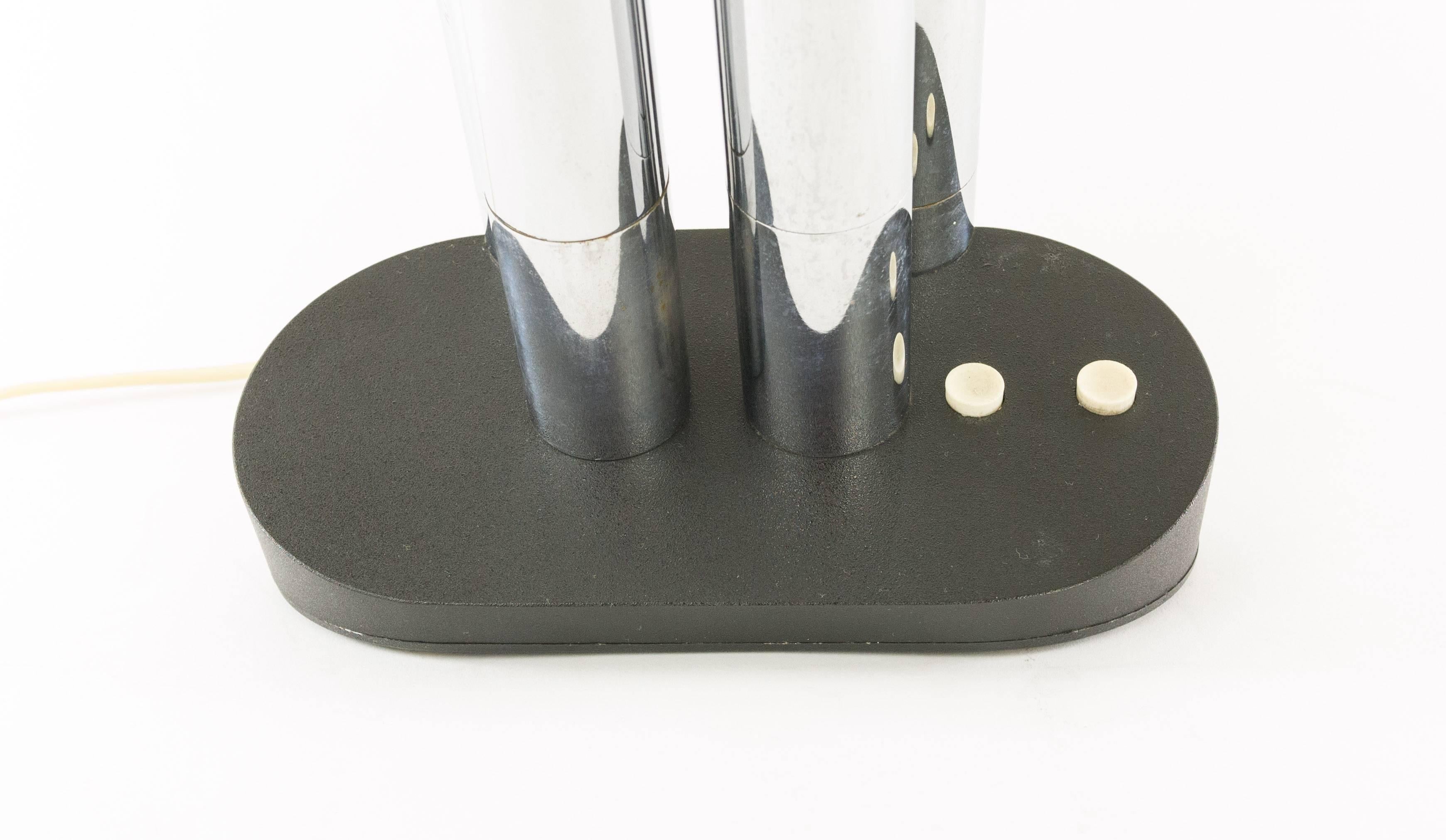 Lámpara de mesa T443 cromada de Mario Faggian para Luci Illuminazione, años 70 finales del siglo XX en venta