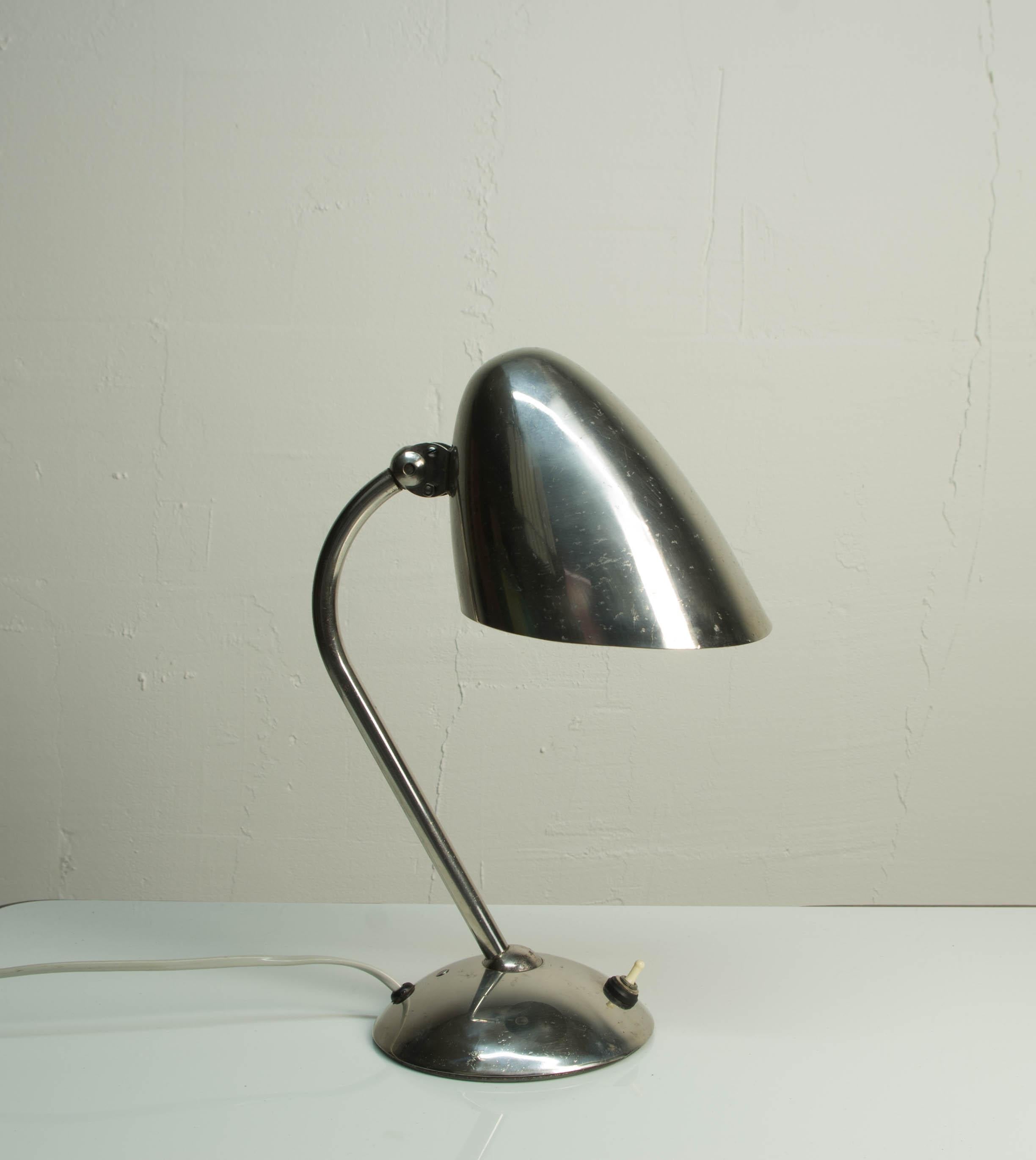 Rare Bauhaus or functionalist table lamp designed by Franta Anyz in 1920. This chrome-plated piece was probably made in the 1930s shortly before his death. Unique patented joints between the base, arm and shade make the shade movable in any
