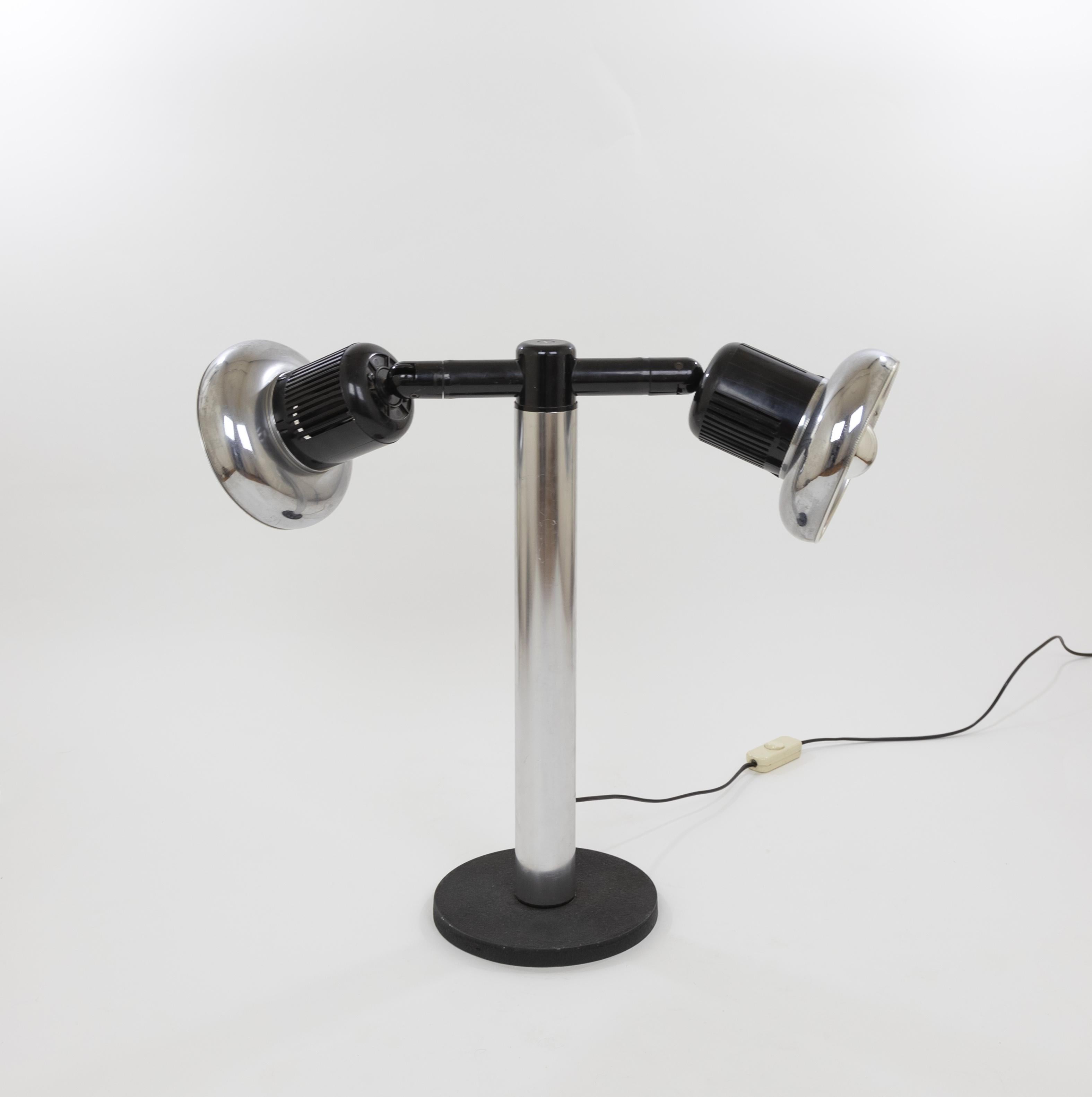 Mid-Century moderno Lampada da tavolo cromata di Gae Aulenti & Livio Castiglioni per Stilnovo, anni '70 in vendita
