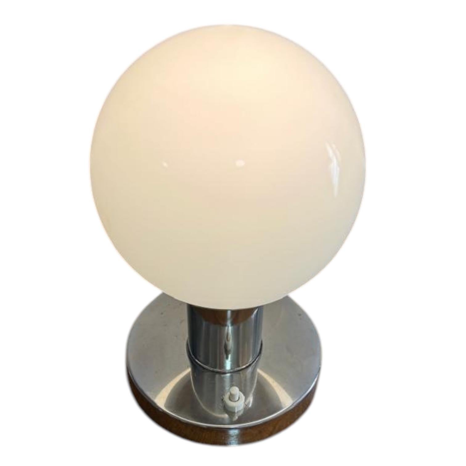 Art Deco Chrome table lamp from the 70s. For Sale