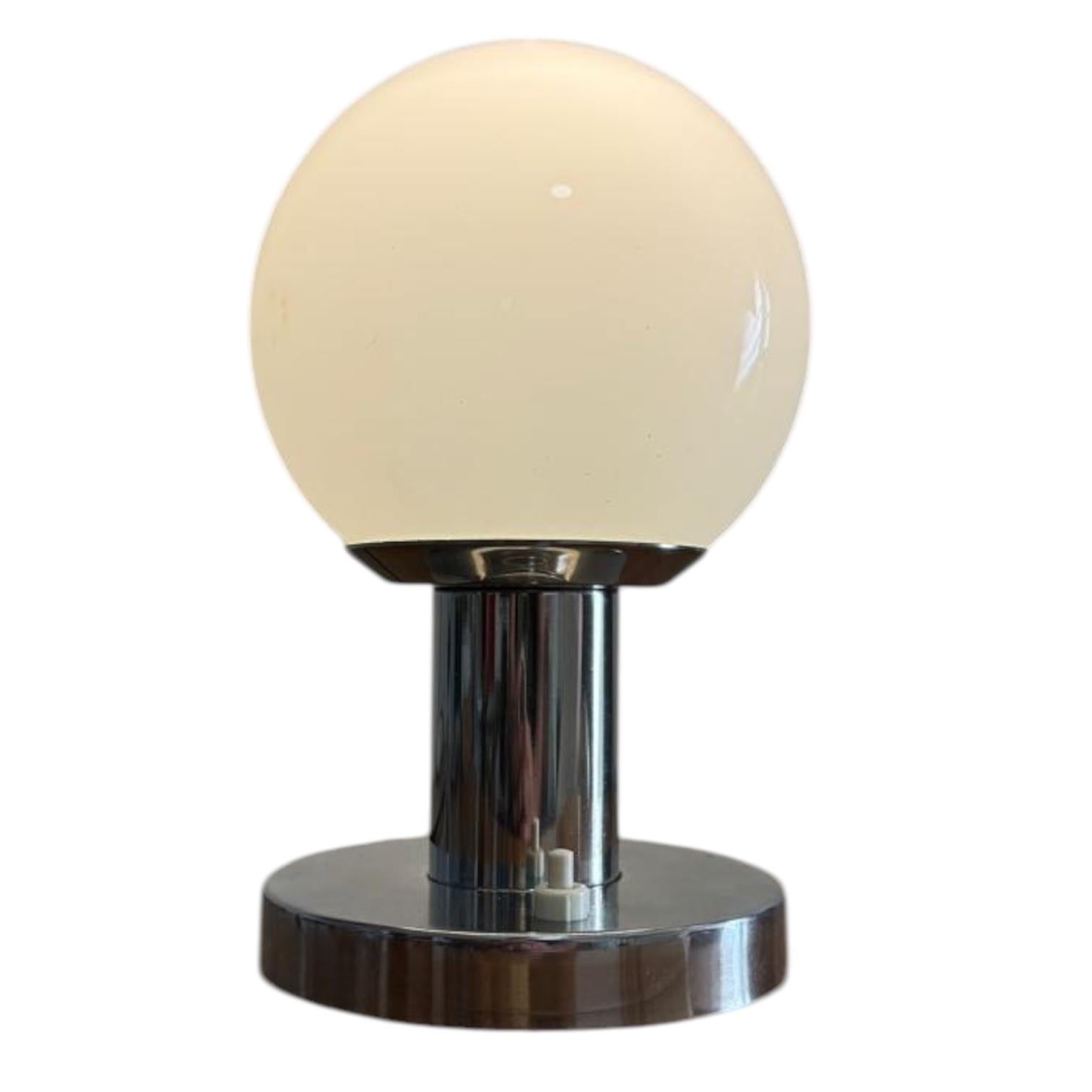 Italian Chrome table lamp from the 70s. For Sale