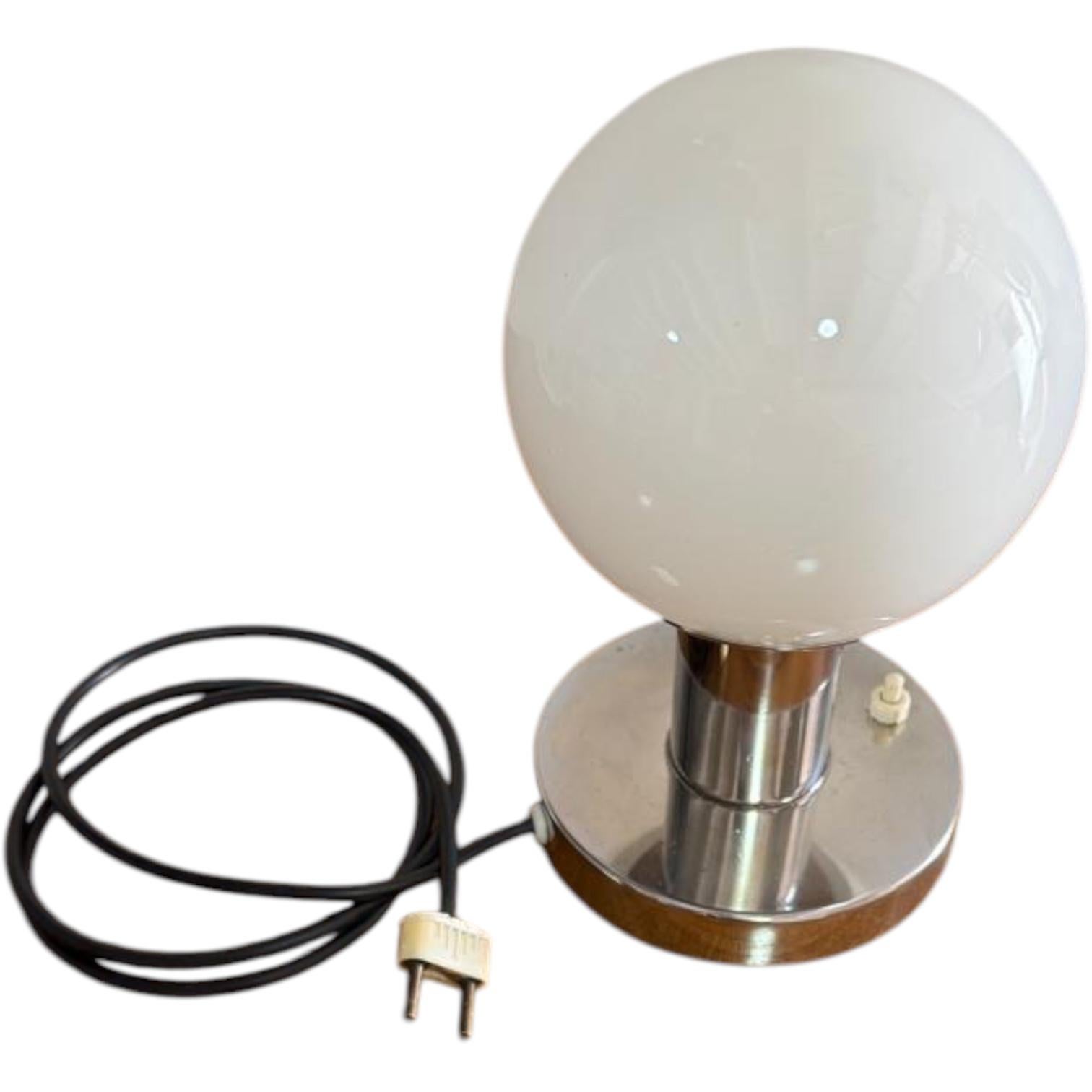 Late 20th Century Chrome table lamp from the 70s. For Sale