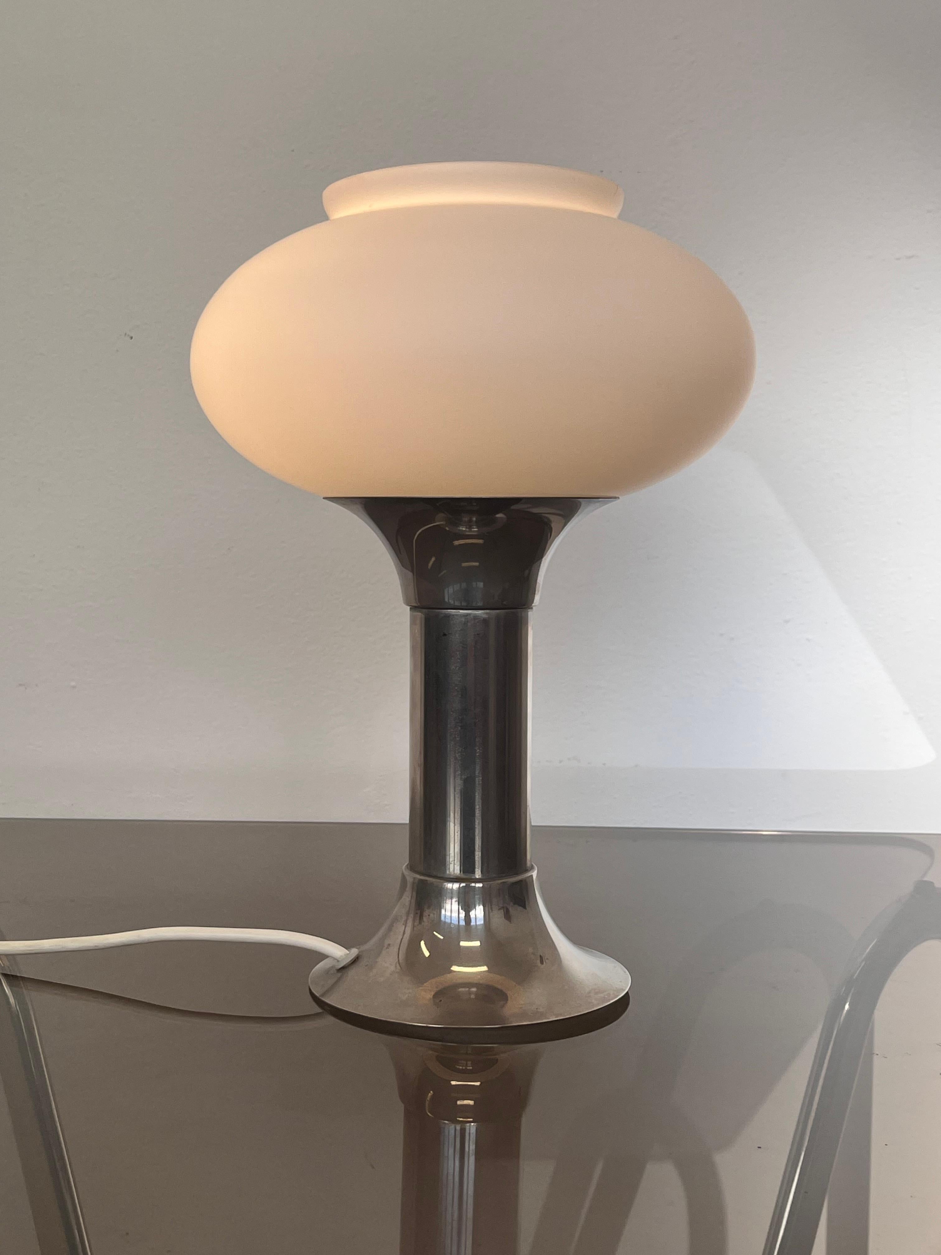 - Made in Germany 
- VEB leuchten
- Made of metal, Milk Glass
- marked by manufacturer
- 1xE27 or E26 bulb
- US compatible
- polished
jr