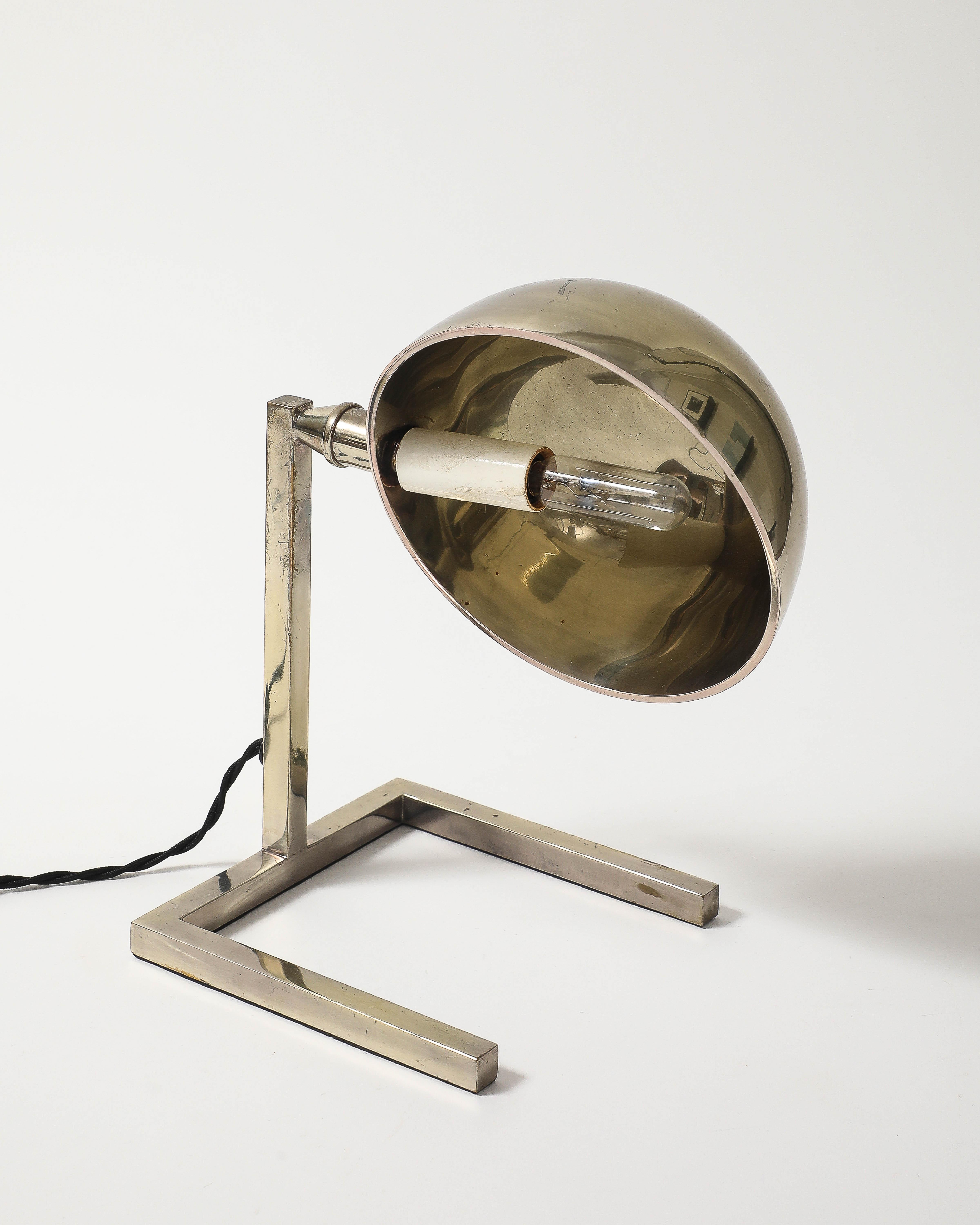 Lámpara de mesa cromada a la manera de Jacques Adnet, Italia, S. XX Italiano en venta