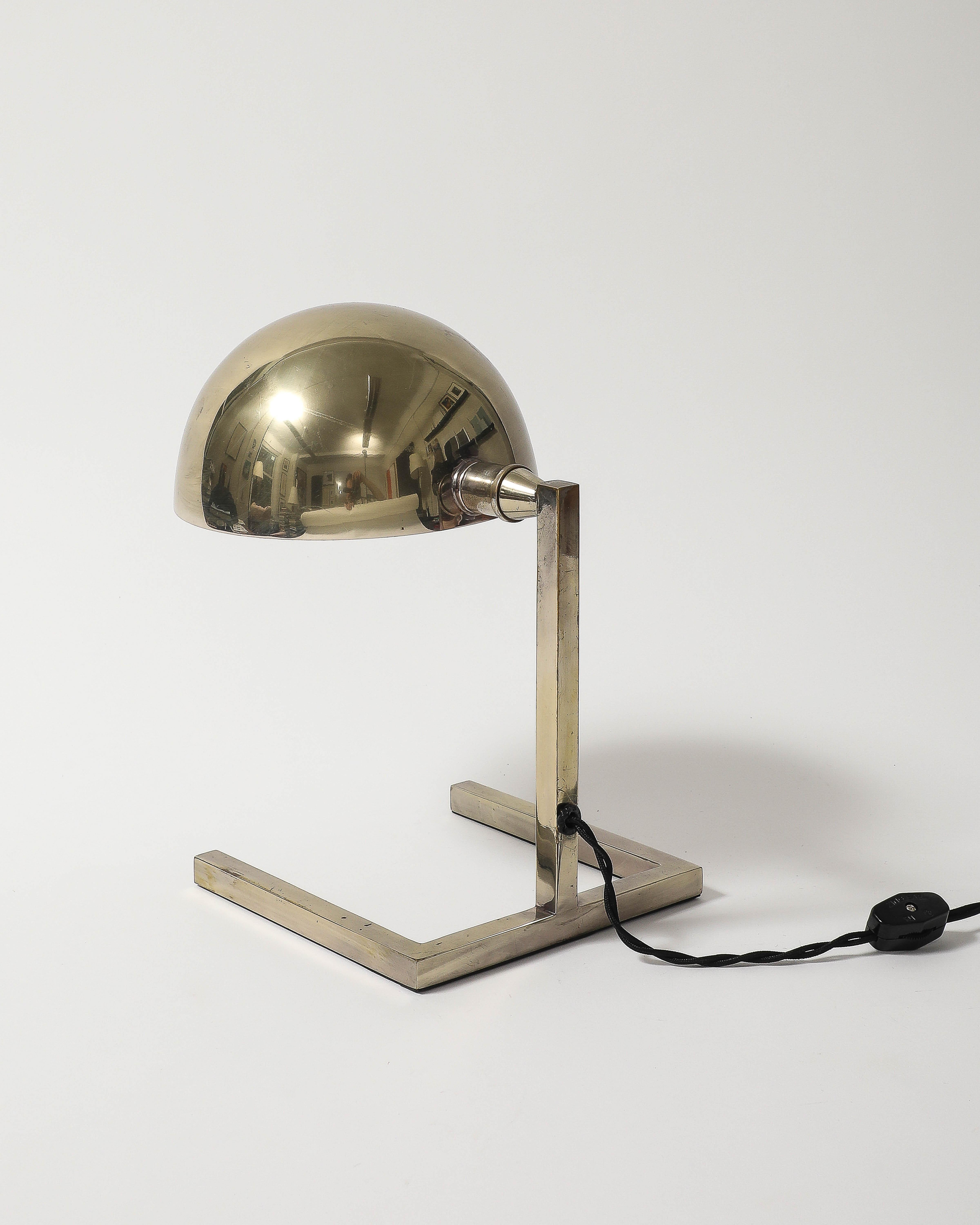 Lámpara de mesa cromada a la manera de Jacques Adnet, Italia, S. XX en venta 1