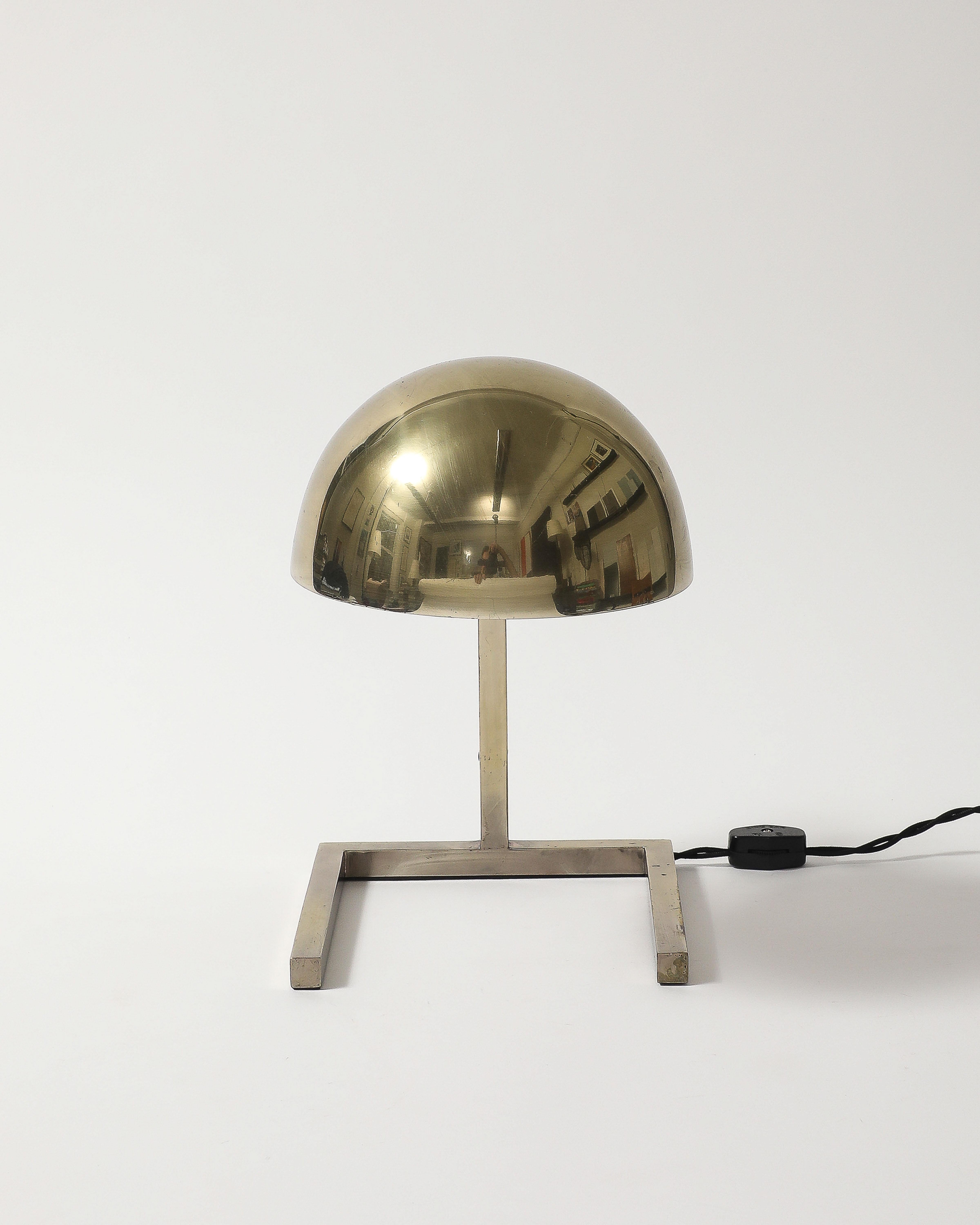 Lámpara de mesa cromada a la manera de Jacques Adnet, Italia, S. XX en venta 2