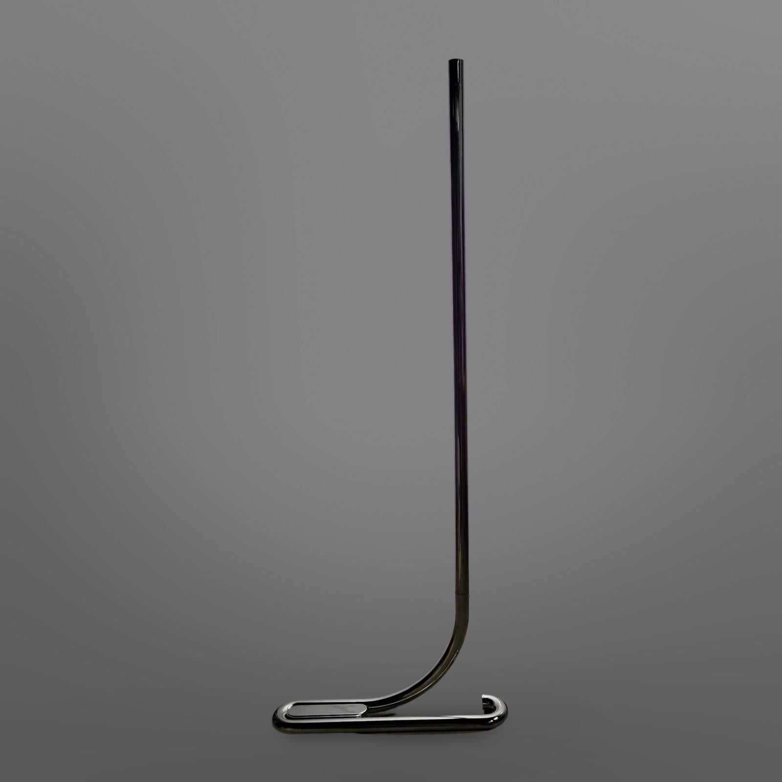 This impressive minimalist design floor lamp was designed in the late 60s by Dutch designer Aldo van de Nieuwelaar. It was produced by Artimeta. They were produced in white and in chrome with chrome being the rarest version. Only 47 chrome ones were