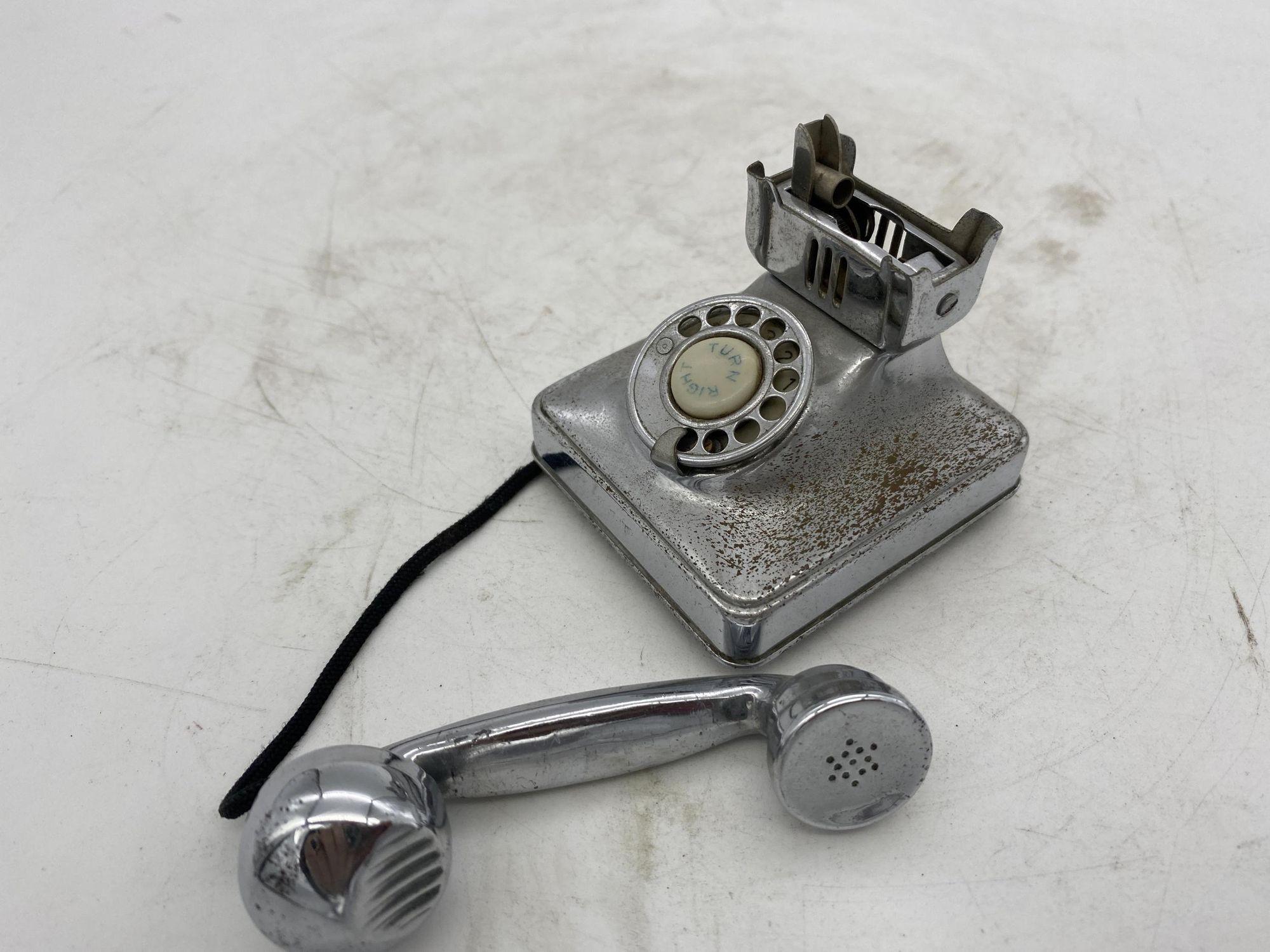 Japonais Briquet de table pour téléphone chromé pour cigarettes par Peacock dans l'Occupied Japan en vente