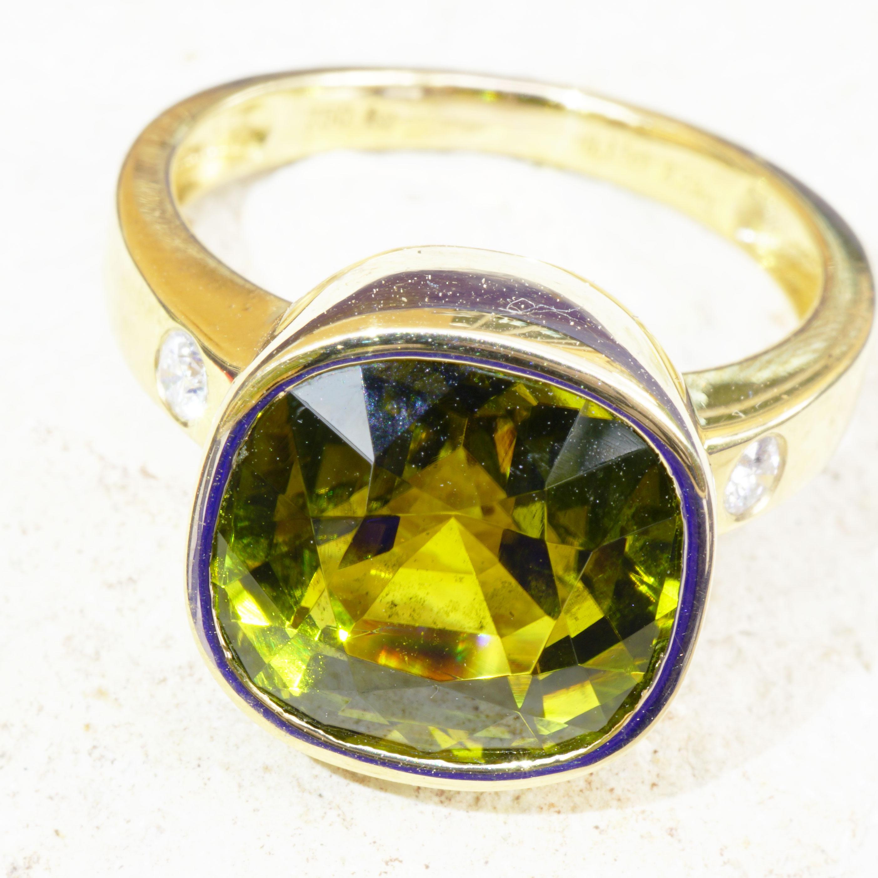Chrome Tourmaline Brilliant Ring Exceptional Color 18kt Gold Yellow-Greenish In New Condition For Sale In Viena, Viena