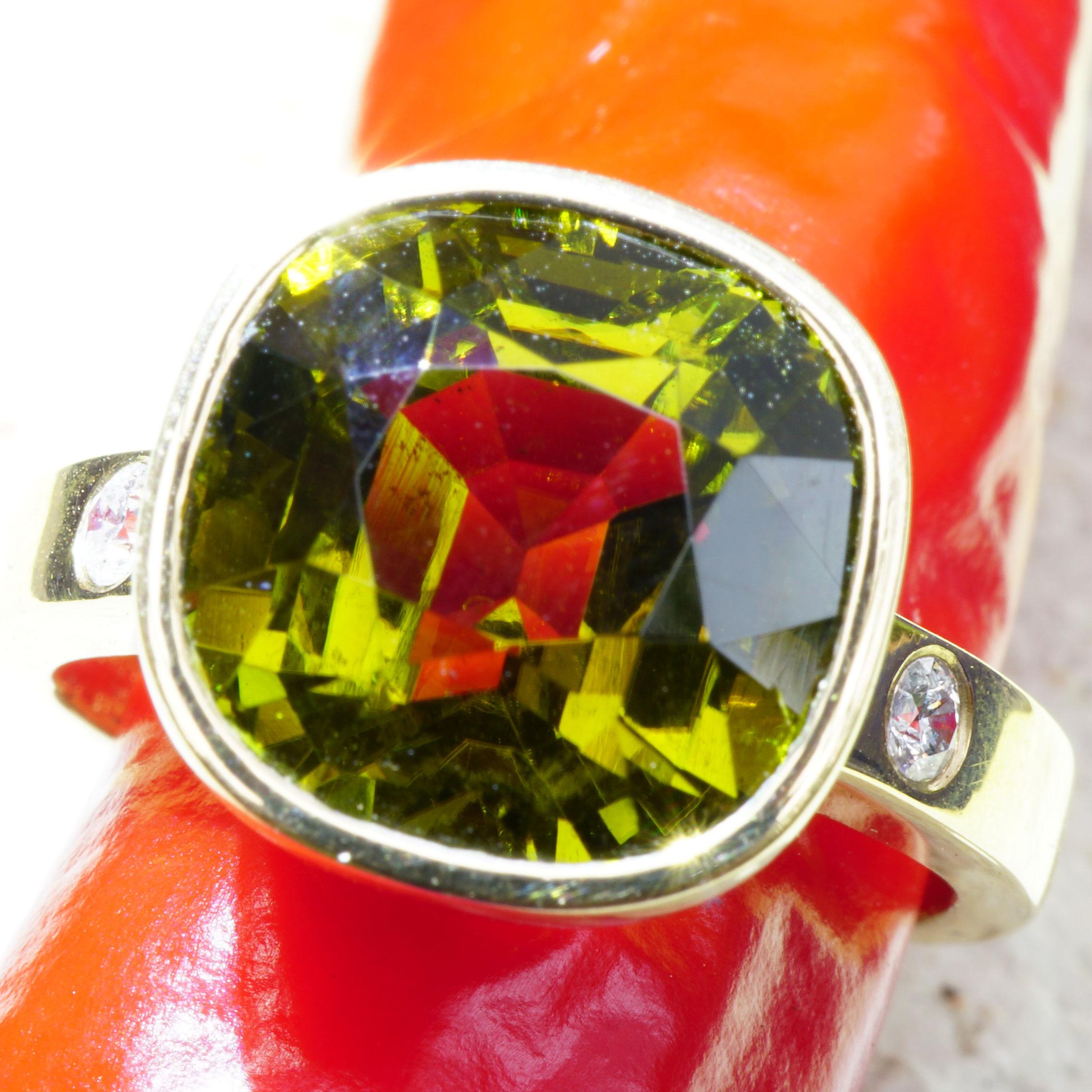 Chrome Tourmaline Brilliant Ring Exceptional Color 18kt Gold Yellow-Greenish For Sale 1