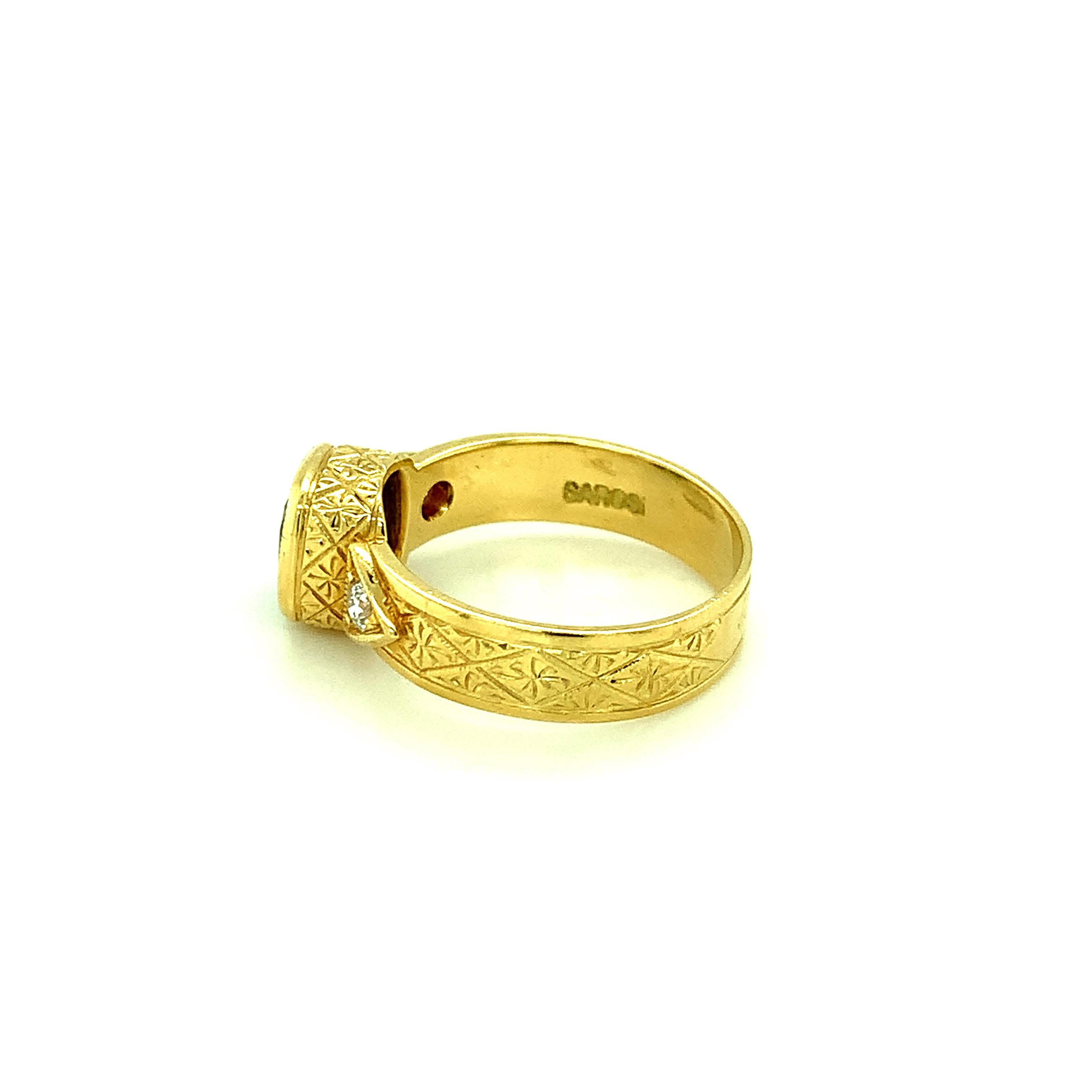 Bague jonc en or jaune gravée à la main avec tourmaline chromée en forme de coussin et diamants   Neuf - En vente à Los Angeles, CA