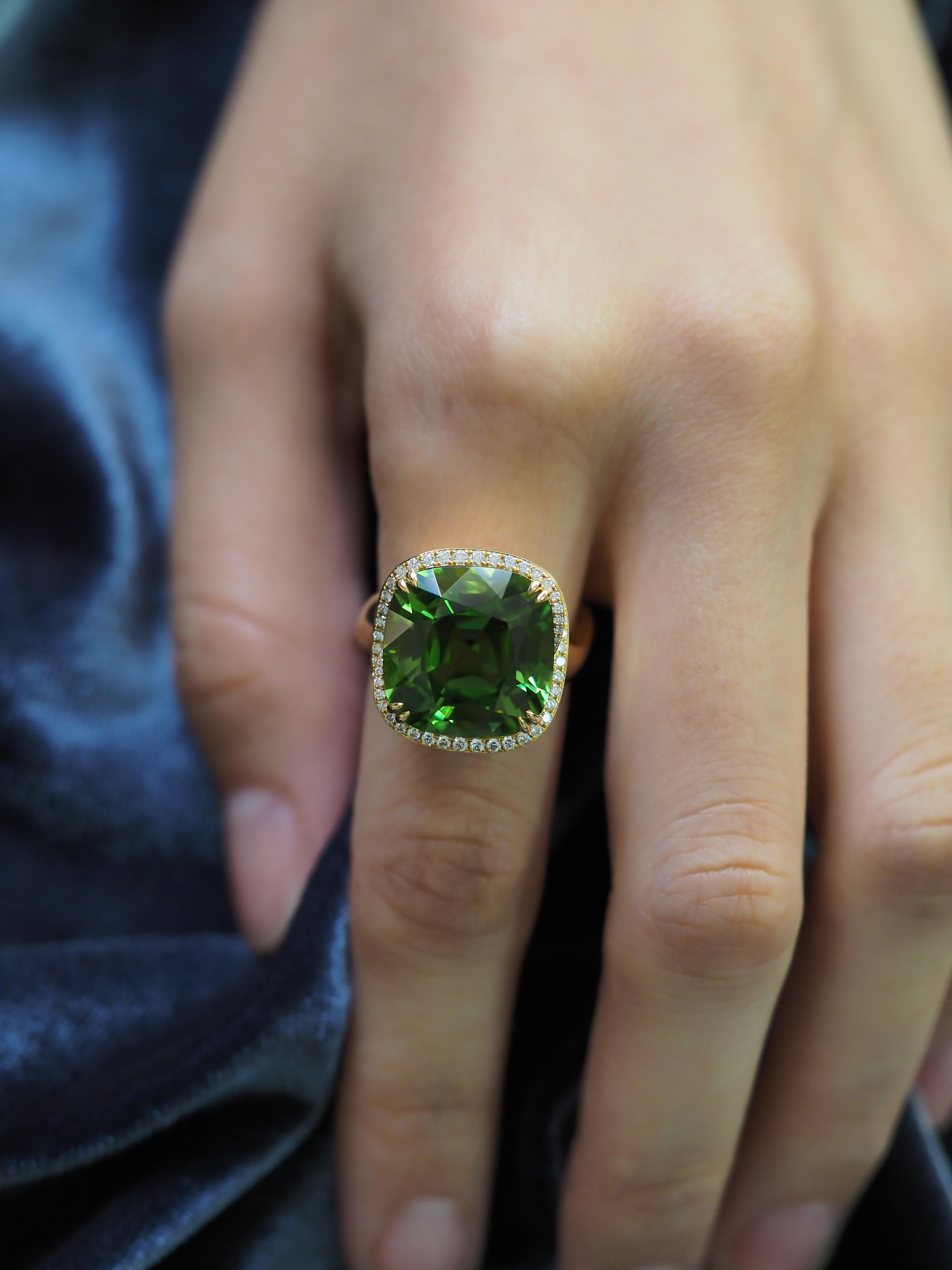 Chrome Tourmaline Ring, 18k Yellow Gold Chrome Tourmaline & Diamonds In New Condition For Sale In Bangkok, TH