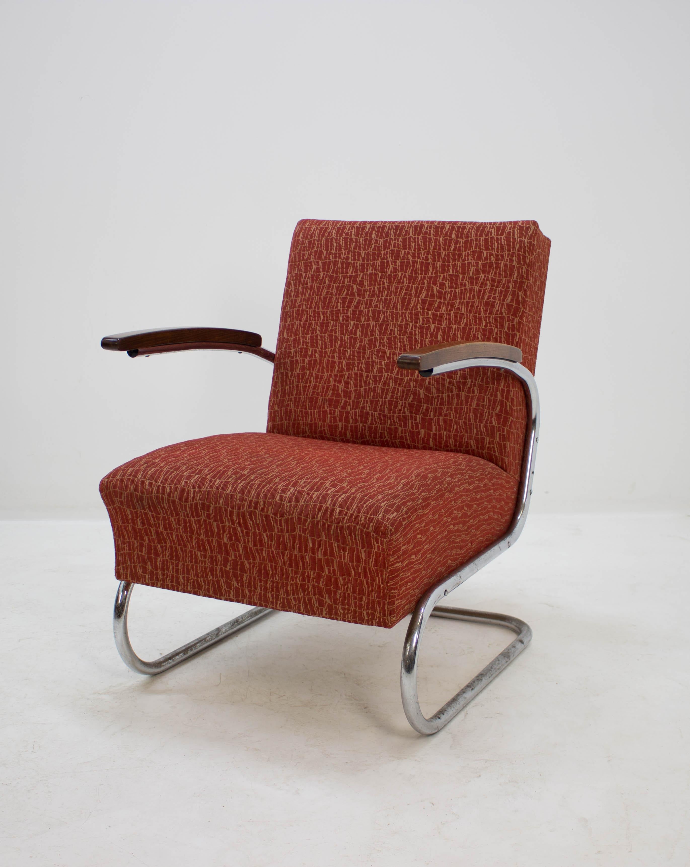 Iconic armchair type S411 on a chrome frame by Mücke Melder, designed in 1932. Original upholstery in very good condition - cleaned. Armrest restored and polished