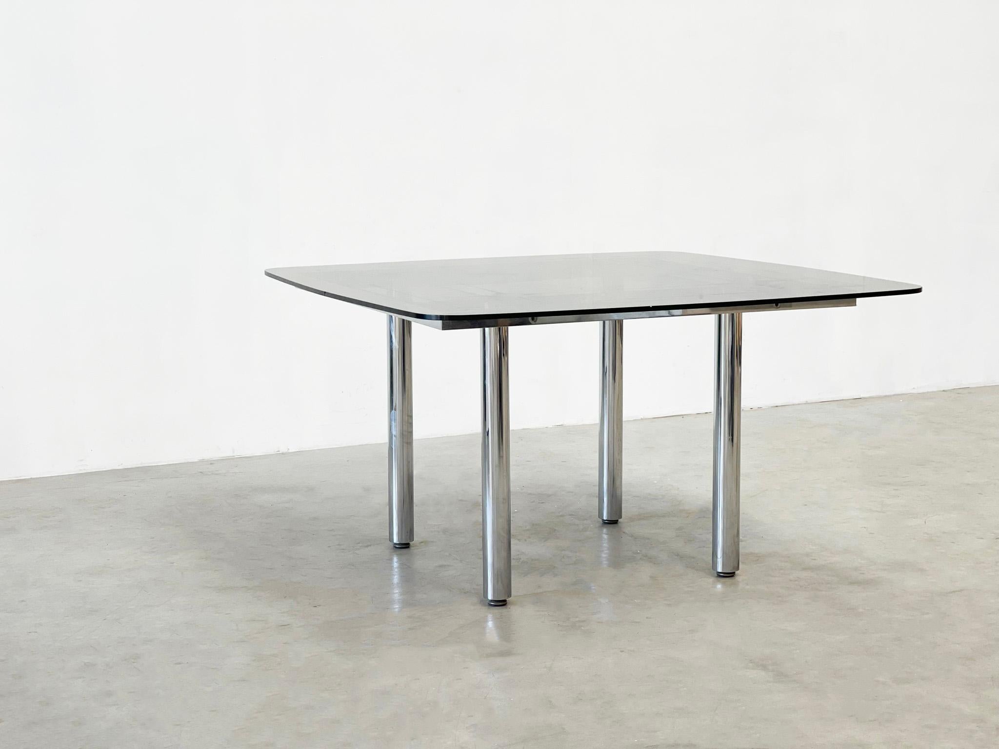 Chrome tubular dining table
Spectacular chrome dining room table. The table is from the 1970s from Italy. The maker of the table is unknown to us but it is clearly a piece of craftsmanship. It has clearly influences by Carlo Scarpa and the 