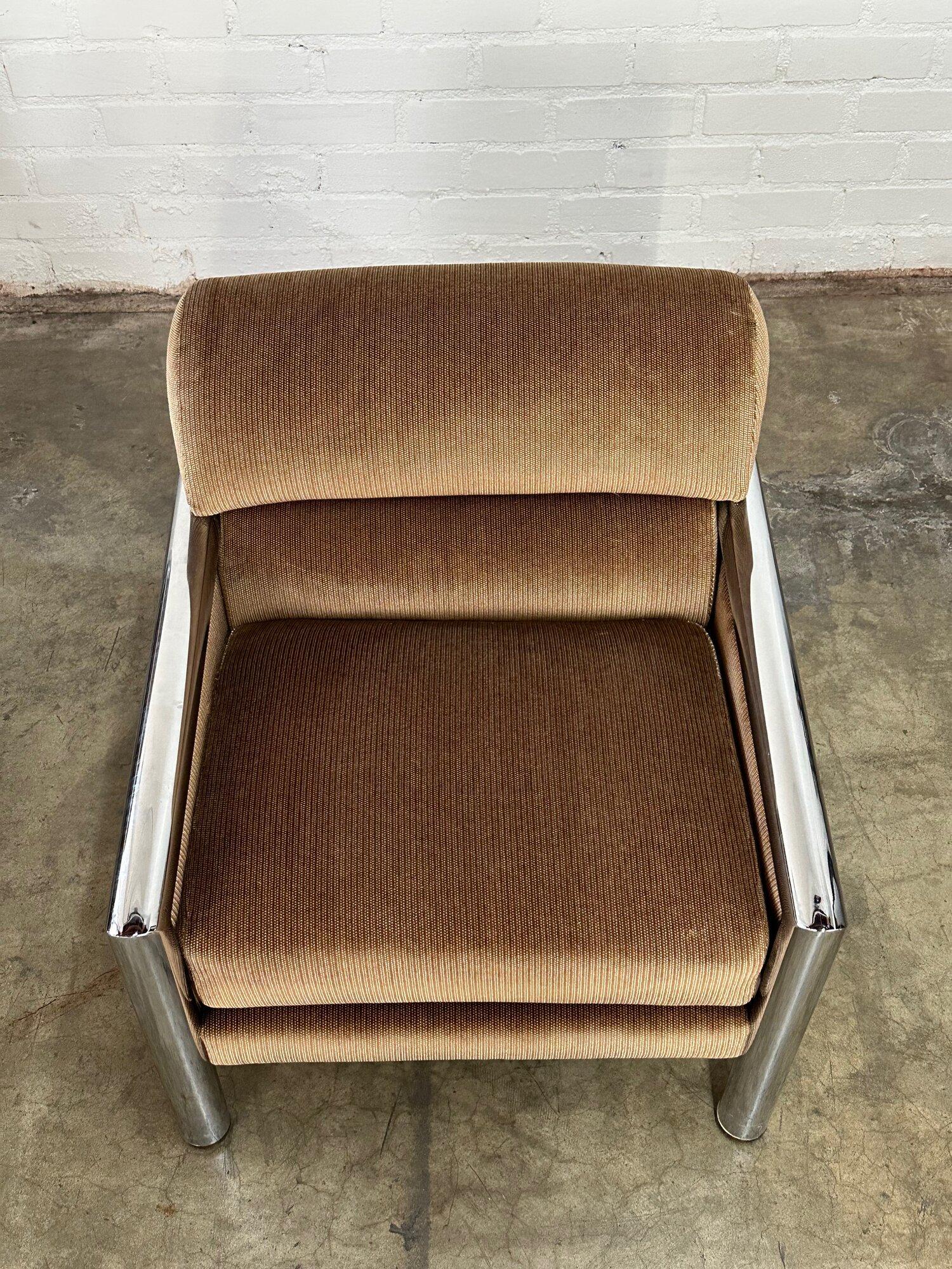 Chrome tubular lounge chair In Good Condition For Sale In Los Angeles, CA